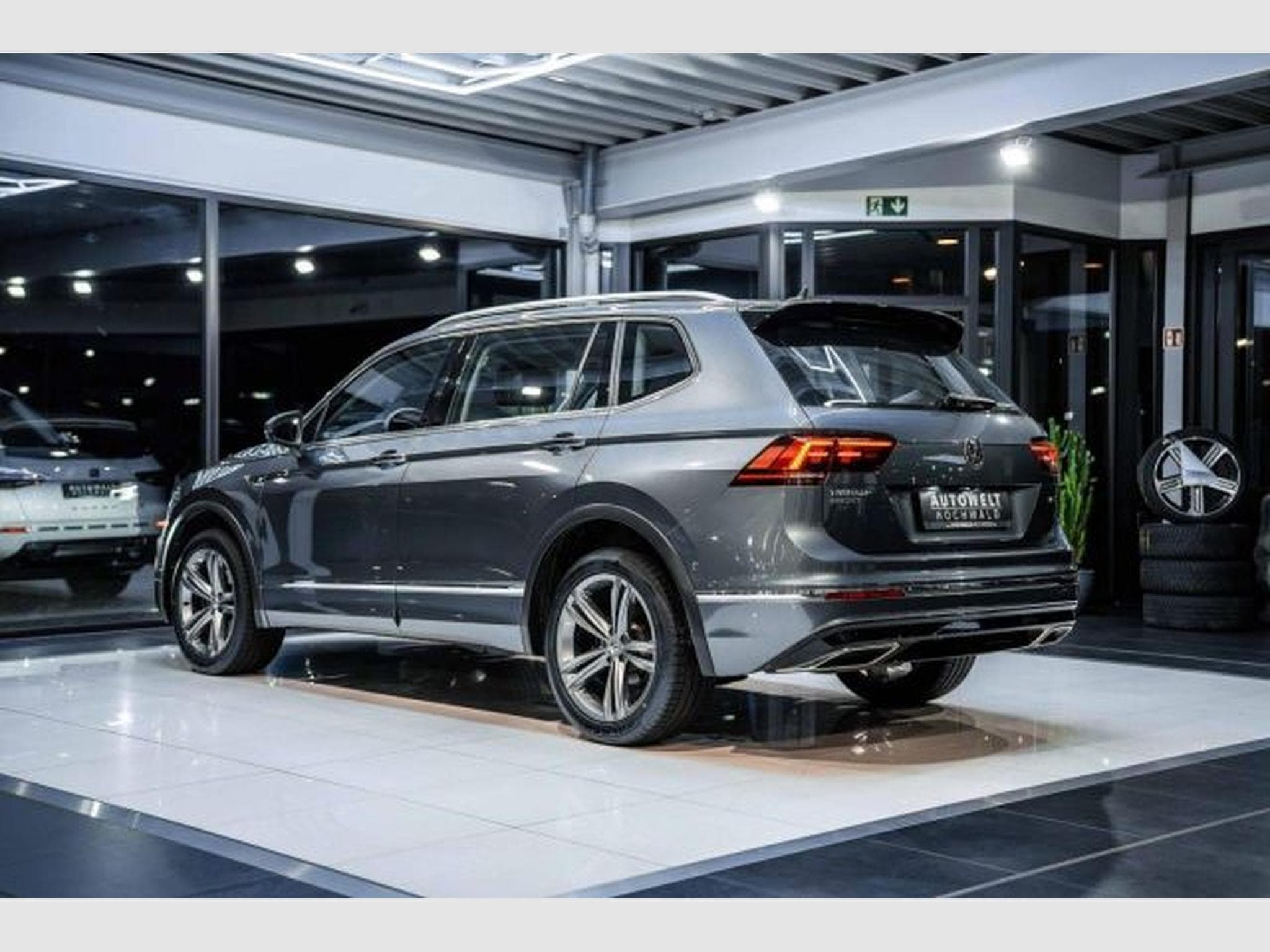 VW Tiguan Tiguan Allspace 2.0 TDI DSG Highl. R-Line 4M AHK (2021) - Photo 13
