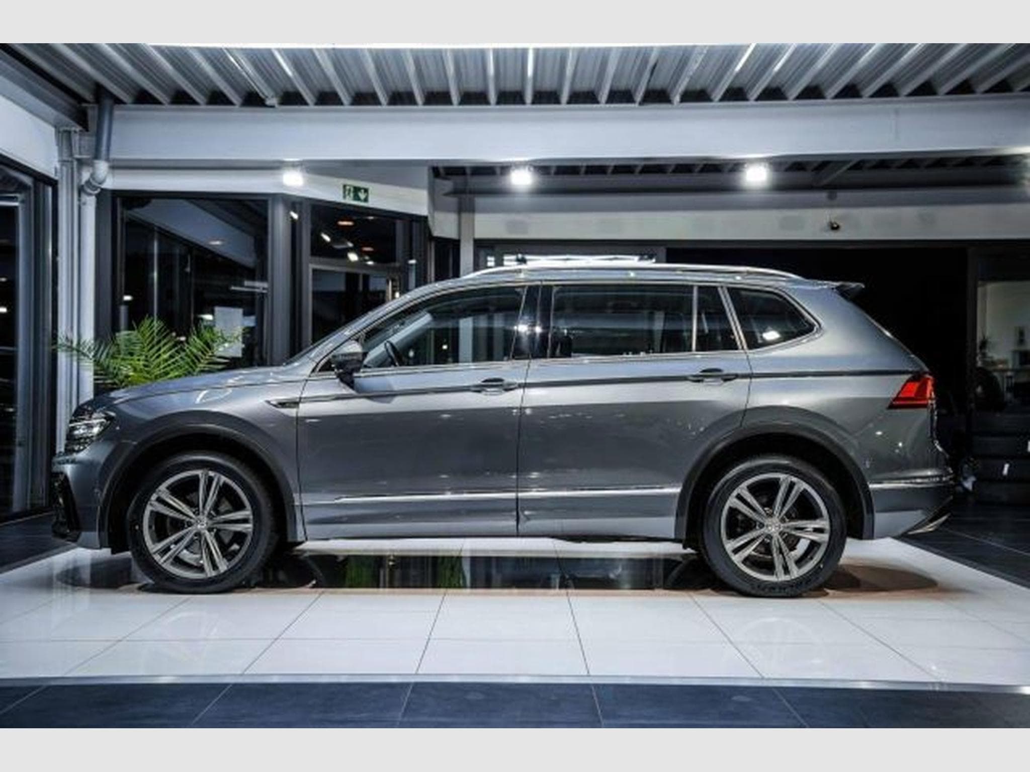 VW Tiguan Tiguan Allspace 2.0 TDI DSG Highl. R-Line 4M AHK (2021) - Photo 12