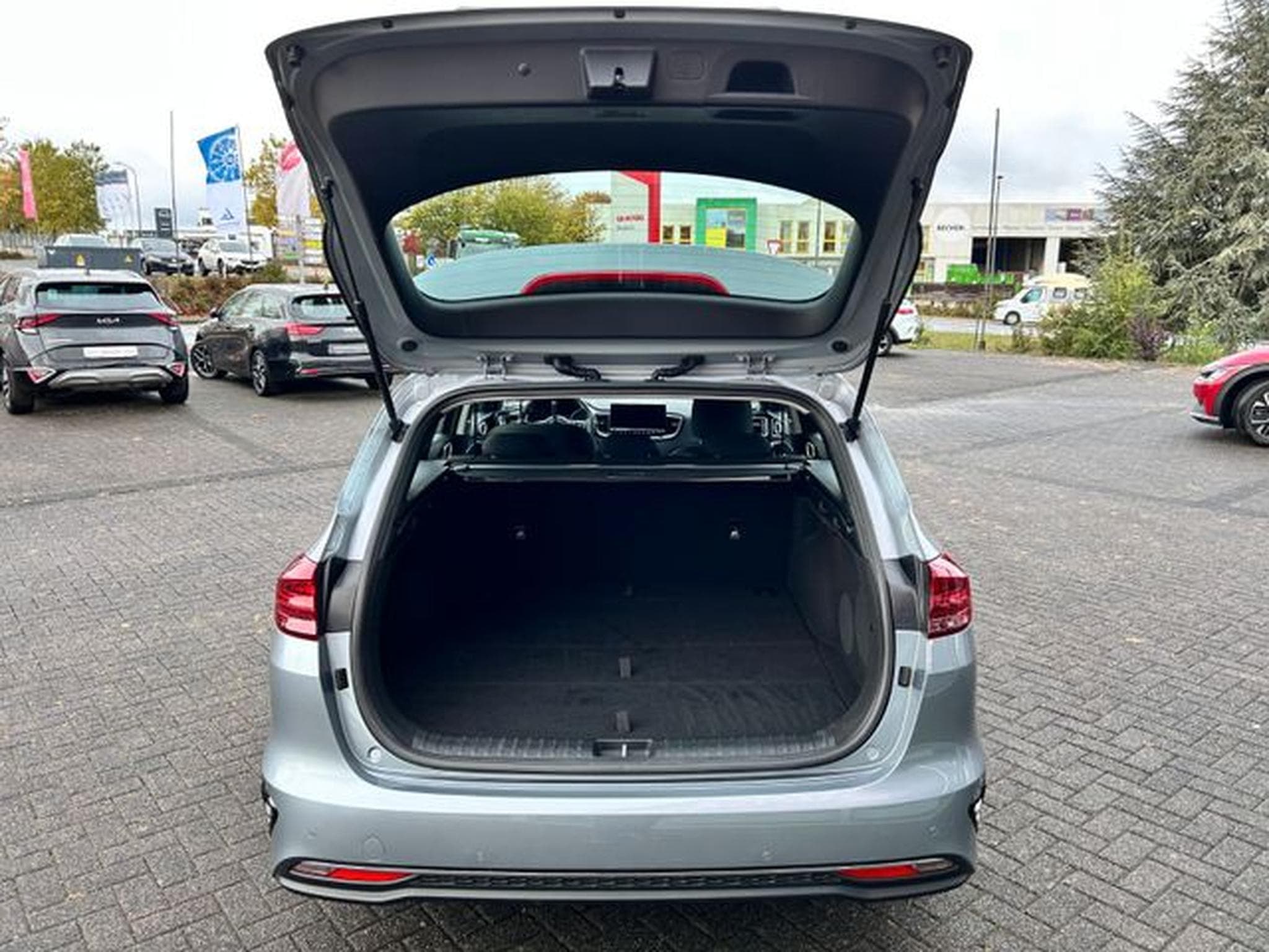 Kia Ceed Ceed SW 1,5T-GDI DCT Spirit Navi Kamera Sound (2025) - Photo 7
