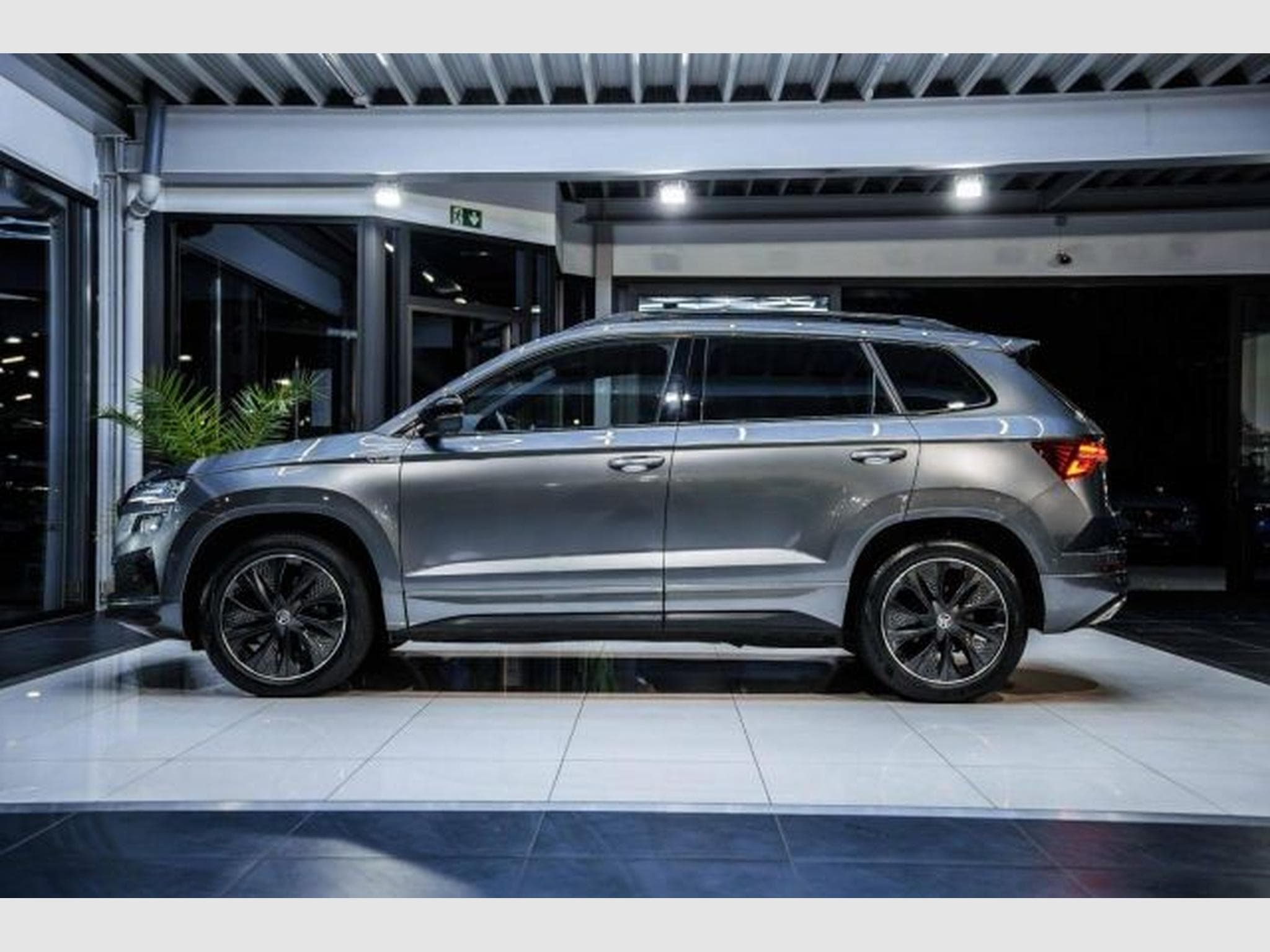 Skoda Karoq Karoq 2.0 TDI DSG Sportline NAVI 4x4 AHK STAHZG (2023) - Photo 12