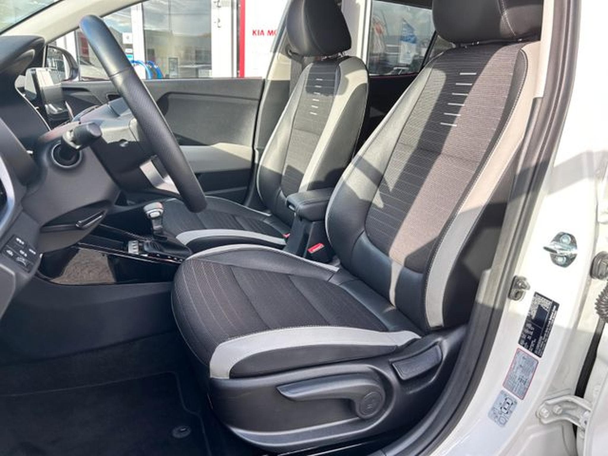 Kia Stonic Stonic 1,0T-GDI DCT Spirit TECH Navi Kamera SHZ (2025) - Photo 10