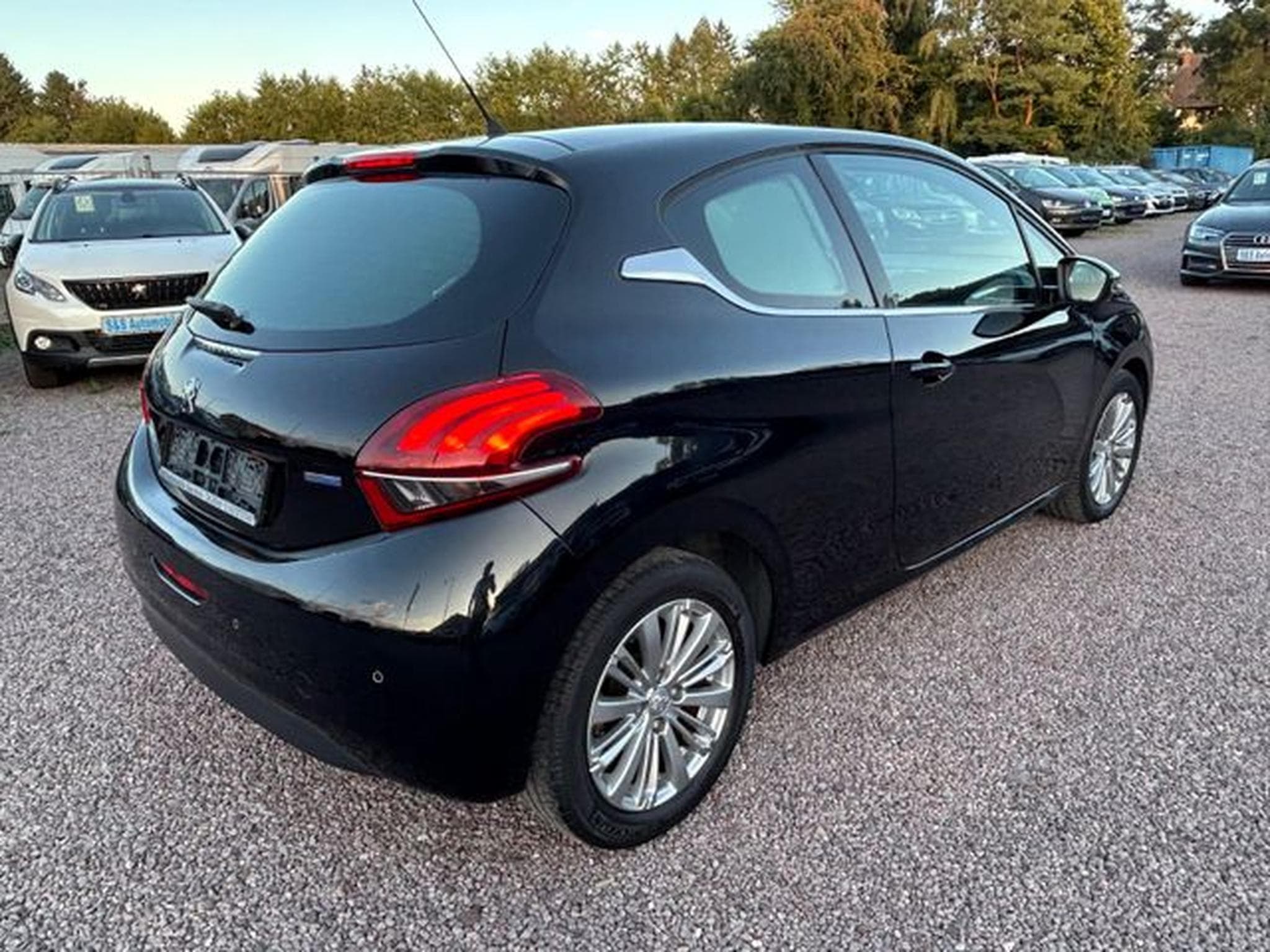 Peugeot 208 208 Allure 1.6 HDi *SHZ*Tempomat*1.Hand*Euro6* (2015) - Photo 4