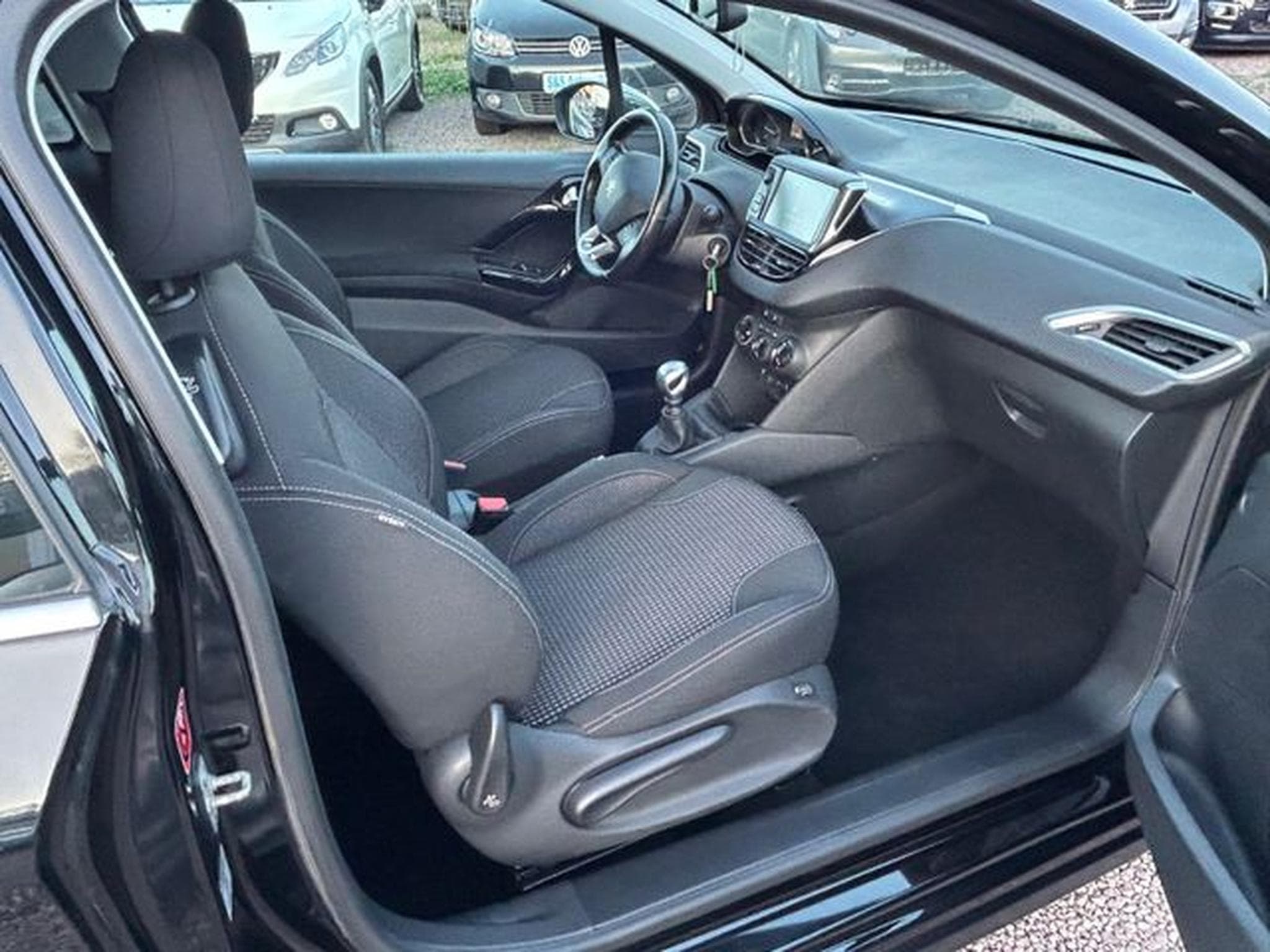 Peugeot 208 208 Allure 1.6 HDi *SHZ*Tempomat*1.Hand*Euro6* (2015) - Photo 9