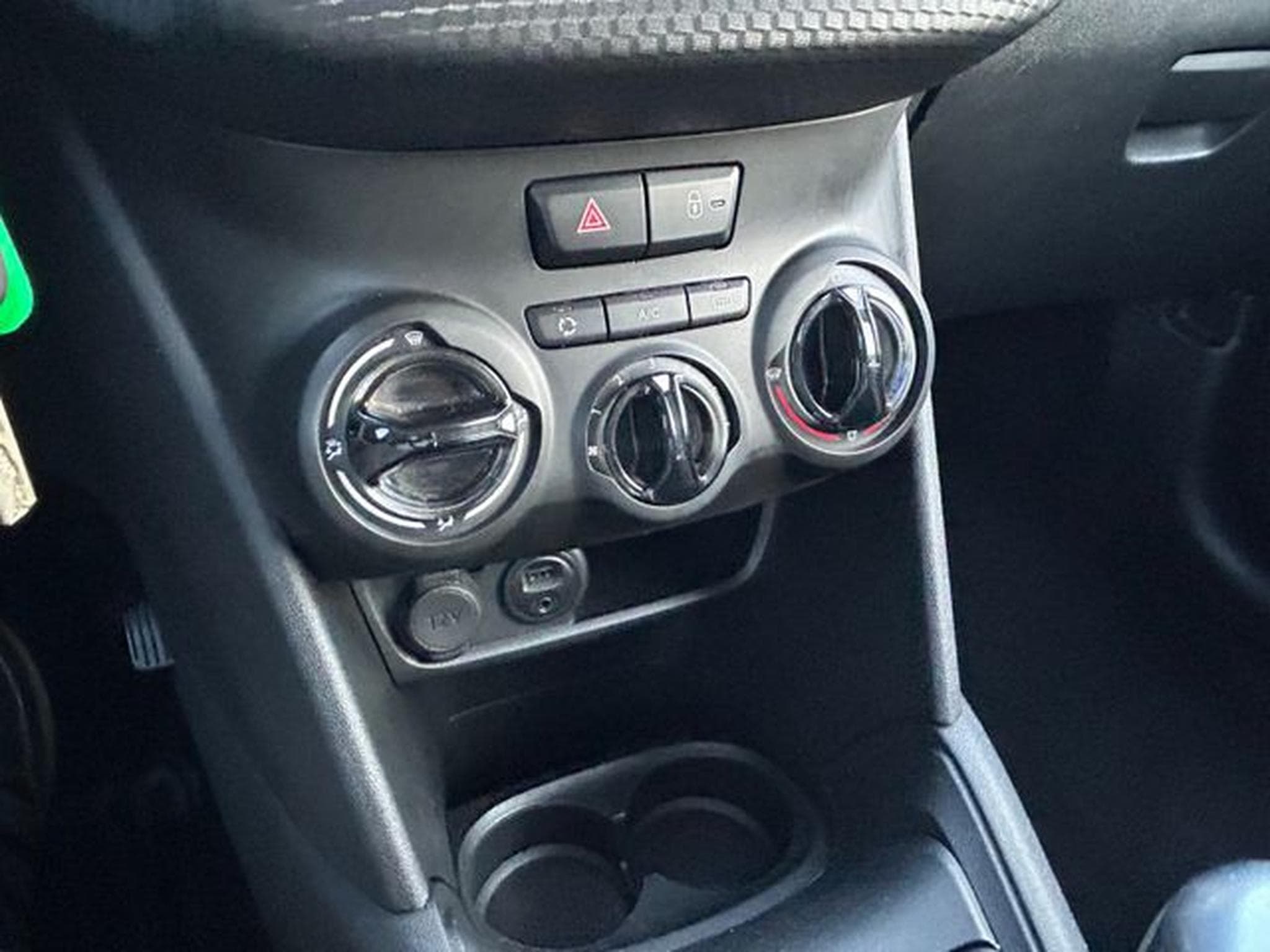Peugeot 208 208 Allure 1.6 HDi *SHZ*Tempomat*1.Hand*Euro6* (2015) - Photo 12