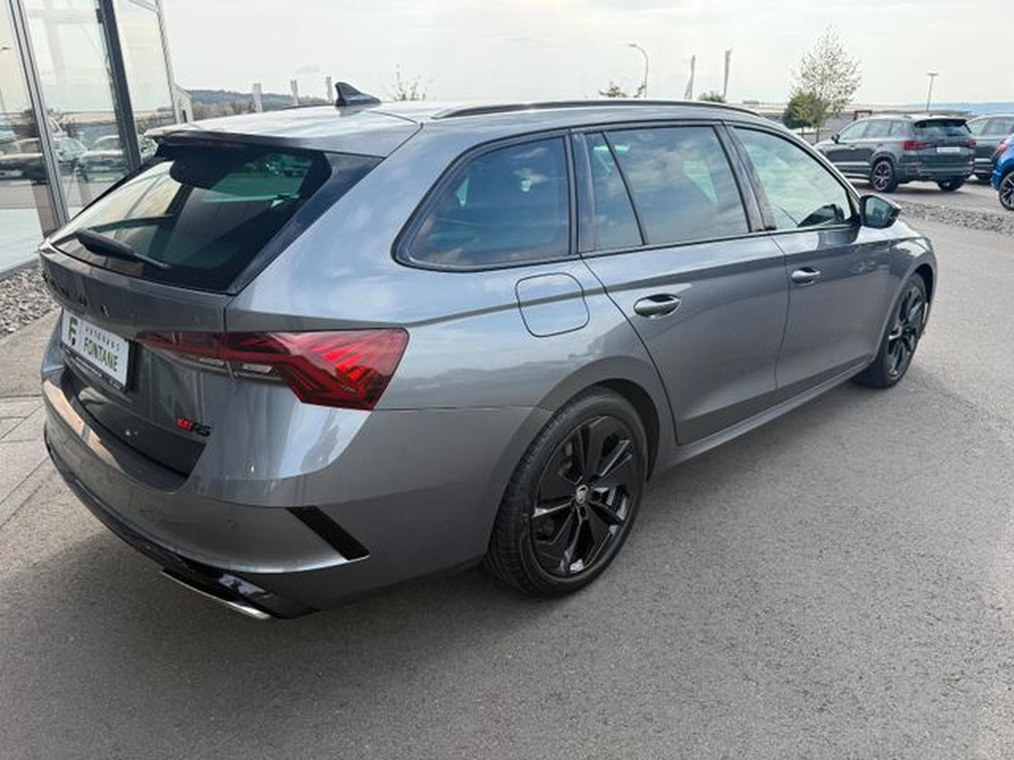 Skoda Octavia Octavia 2,0TSi Kombi RS Massage Alcantara Matrix (2023) - Foto 5