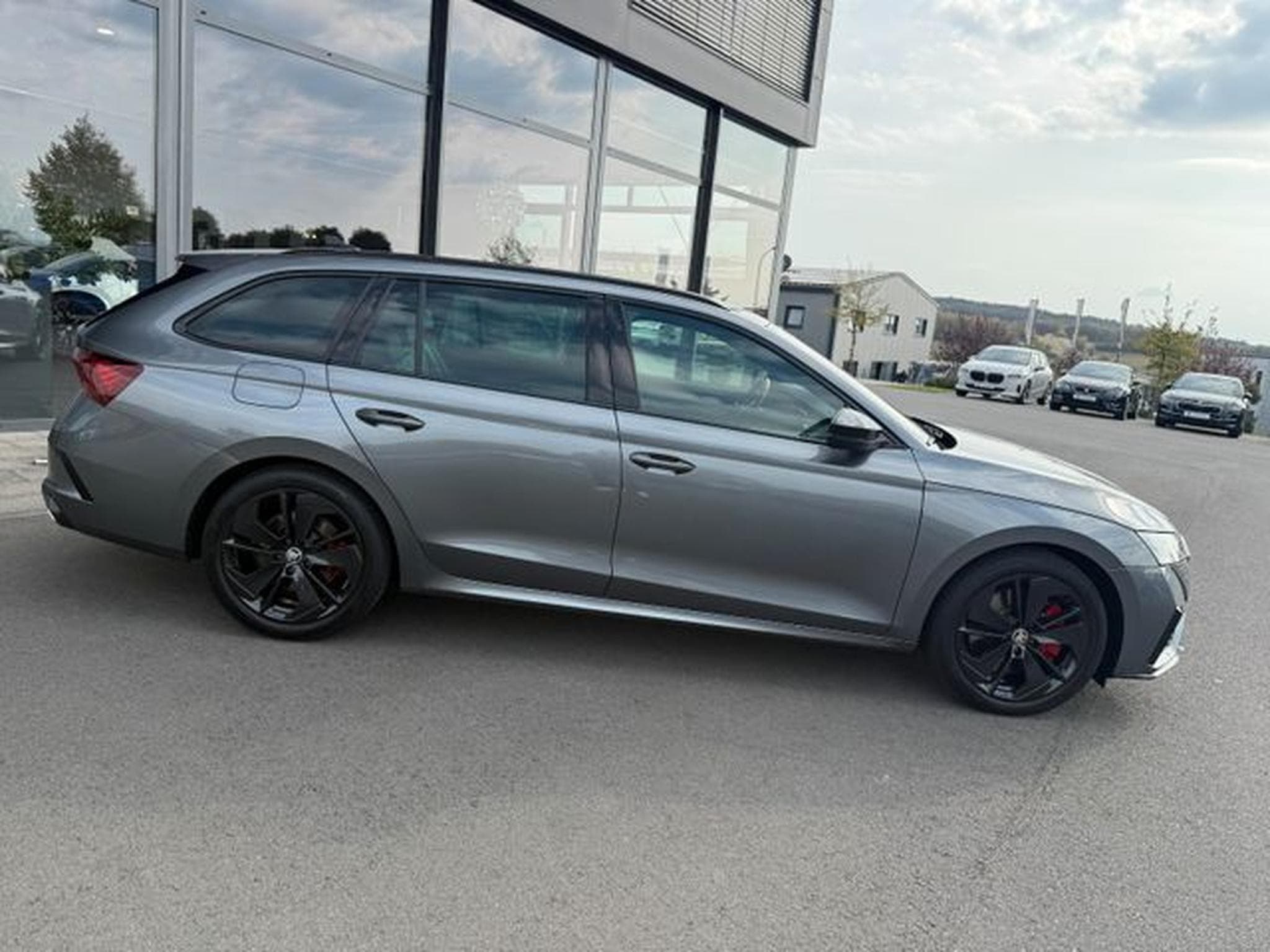 Skoda Octavia Octavia 2,0TSi Kombi RS Massage Alcantara Matrix (2023) - Foto 4