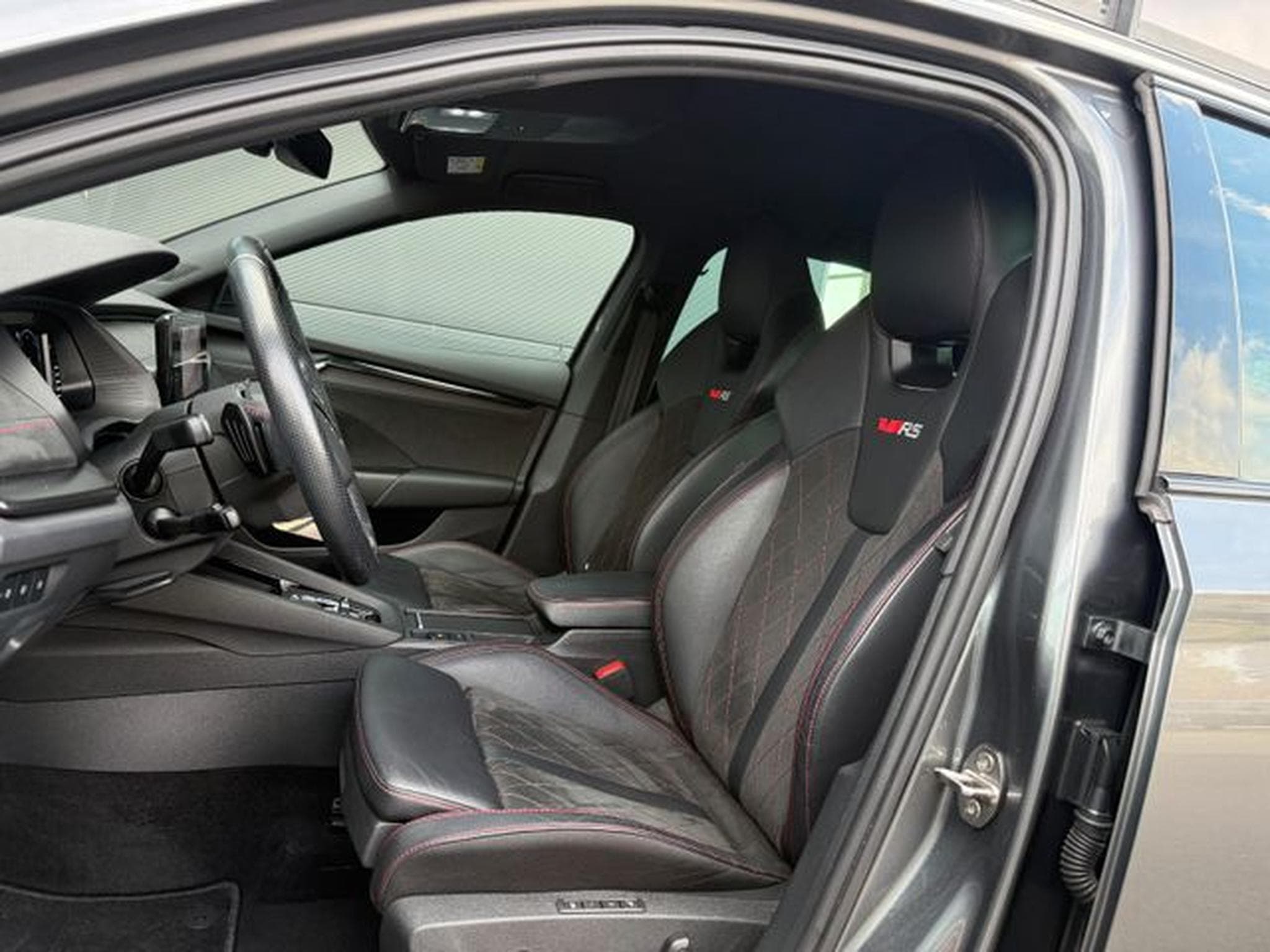 Skoda Octavia Octavia 2,0TSi Kombi RS Massage Alcantara Matrix (2023) - Foto 9
