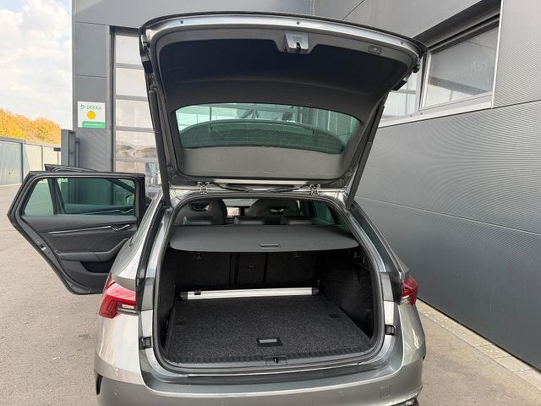 Skoda Octavia Octavia 2,0TSi Kombi RS Massage Alcantara Matrix (2023) - Foto 14