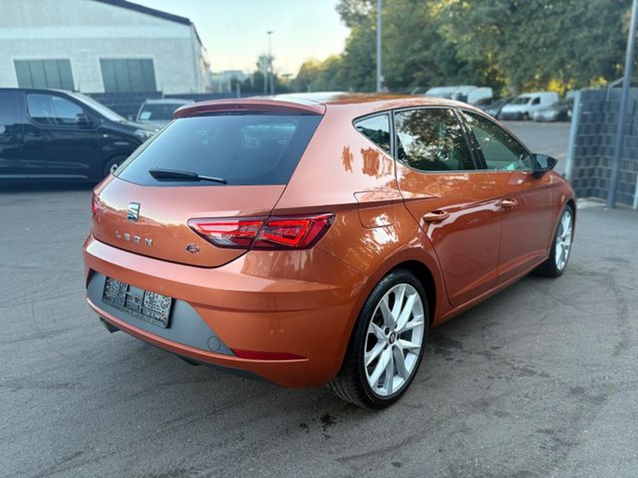 Seat Leon LEON FR*NAVI*AUTOMATIK*KAMERA*VIRTUAL*SHZ* (2019) - Foto 7