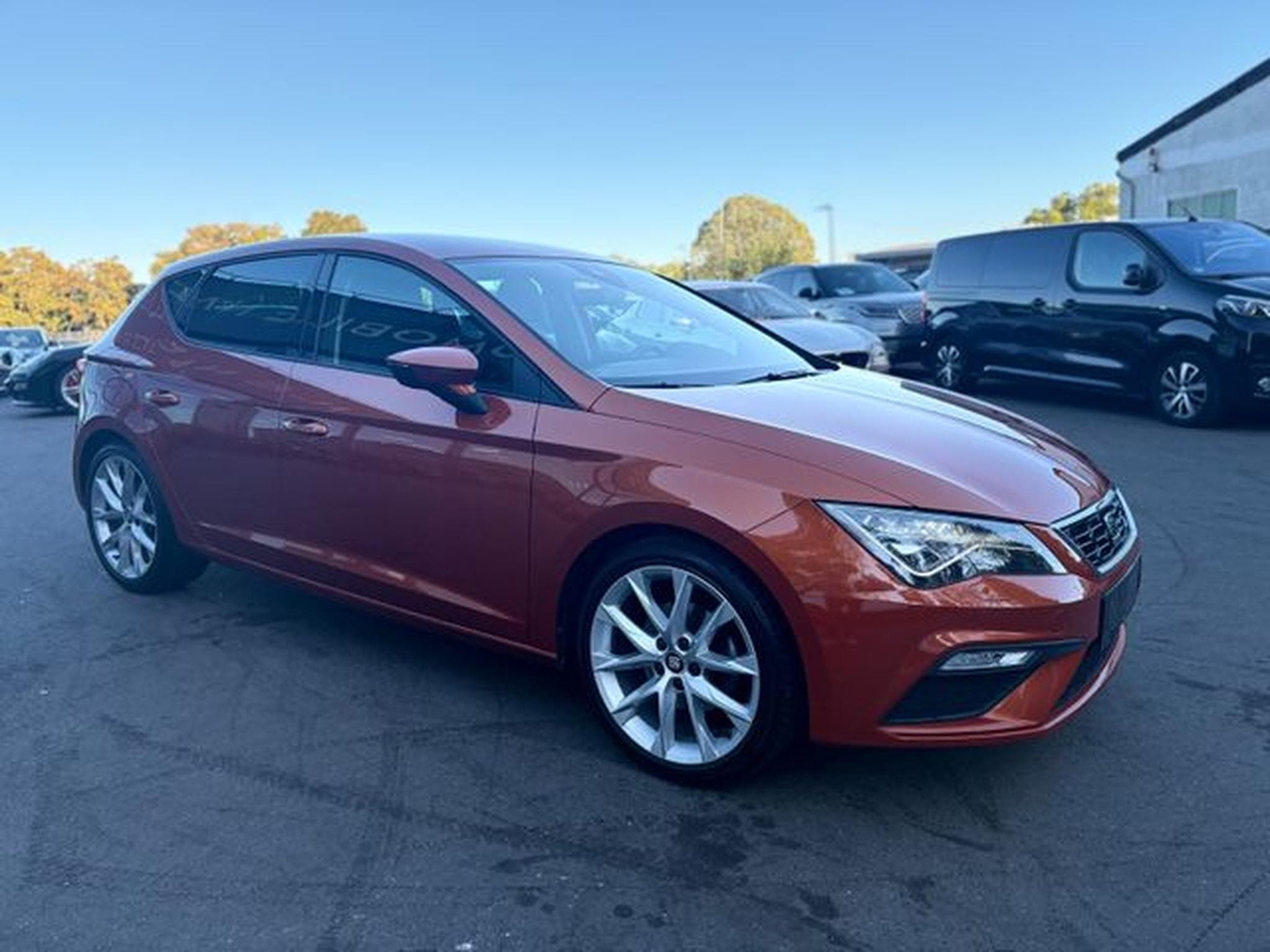 Seat Leon LEON FR*NAVI*AUTOMATIK*KAMERA*VIRTUAL*SHZ* (2019) - Foto 5