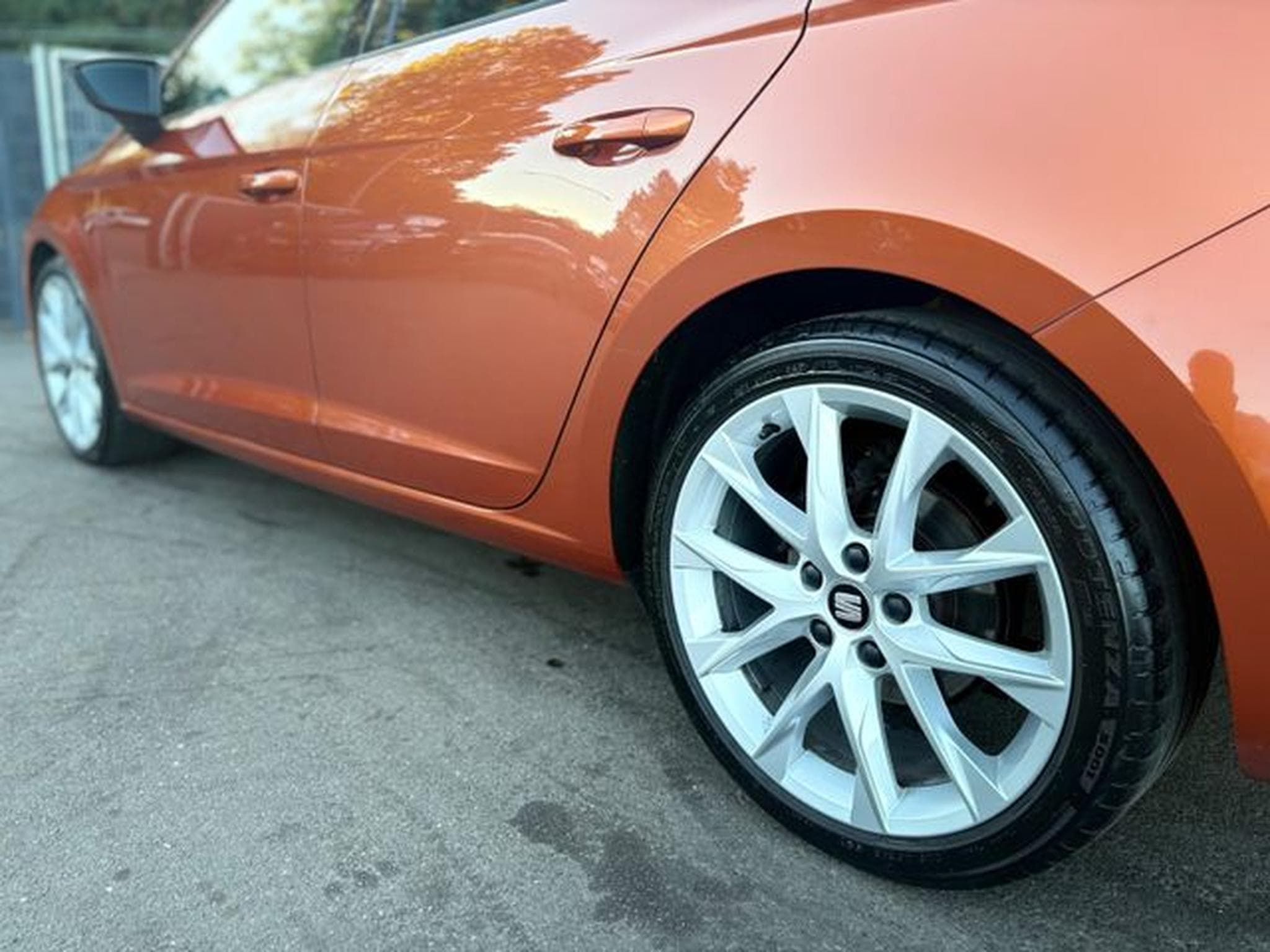 Seat Leon LEON FR*NAVI*AUTOMATIK*KAMERA*VIRTUAL*SHZ* (2019) - Foto 14