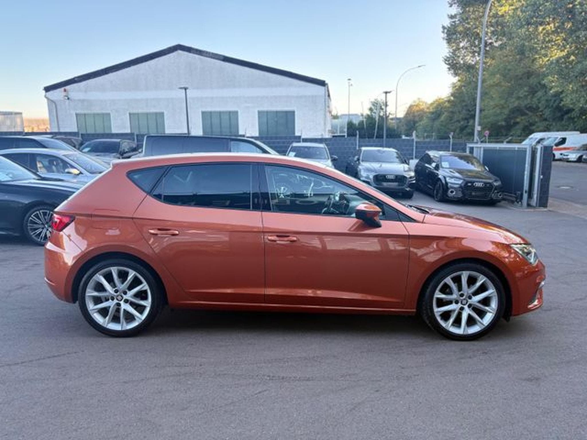 Seat Leon LEON FR*NAVI*AUTOMATIK*KAMERA*VIRTUAL*SHZ* (2019) - Foto 12