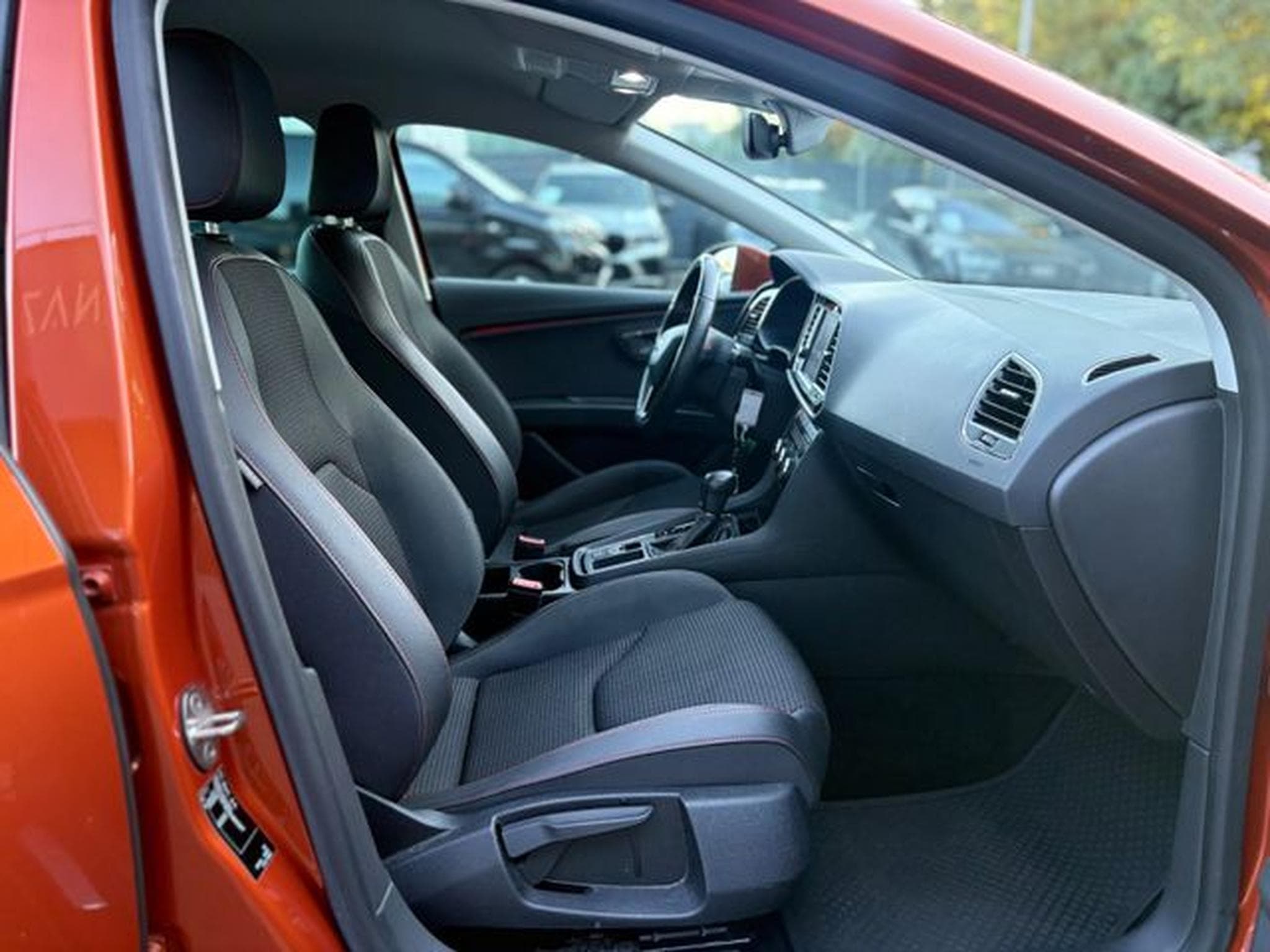 Seat Leon LEON FR*NAVI*AUTOMATIK*KAMERA*VIRTUAL*SHZ* (2019) - Foto 15