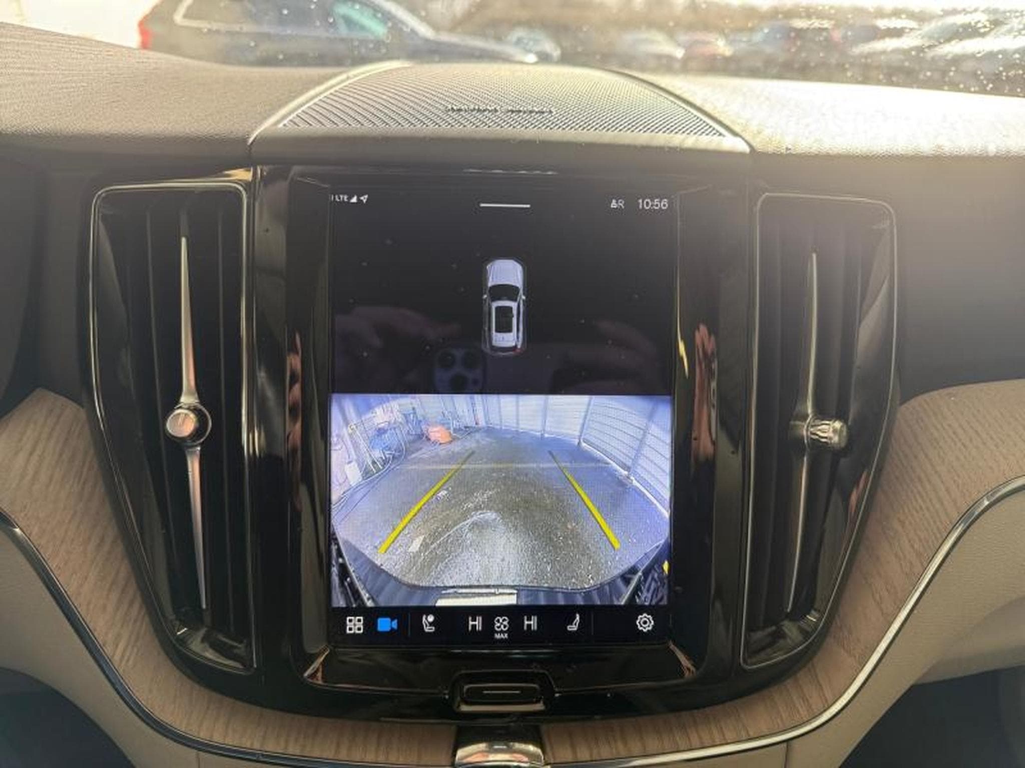 Volvo XC60 B4 Plus Dark / Essence (2023) - Photo 17