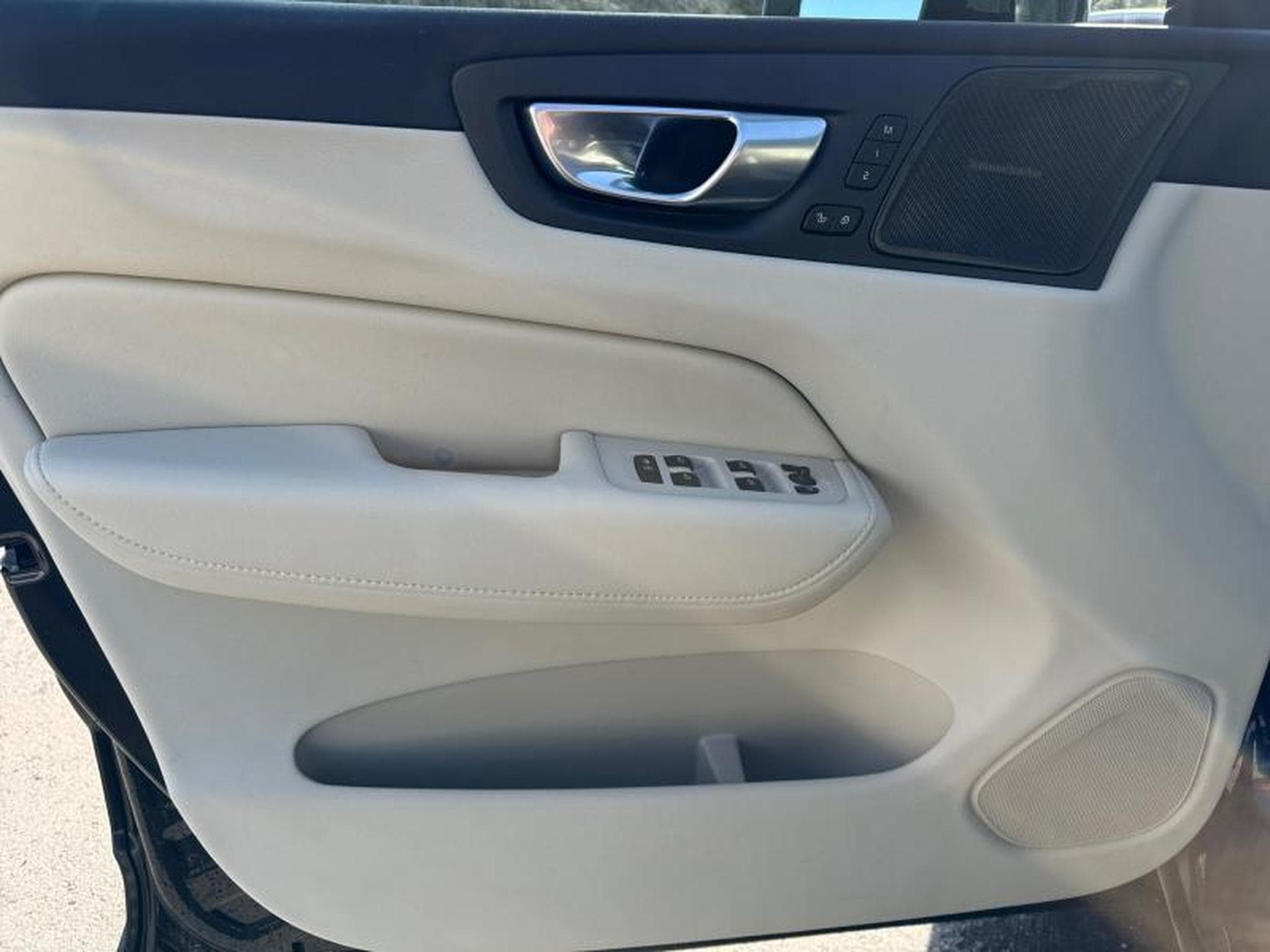 Volvo XC60 B4 Plus Dark / Essence (2023) - Photo 20