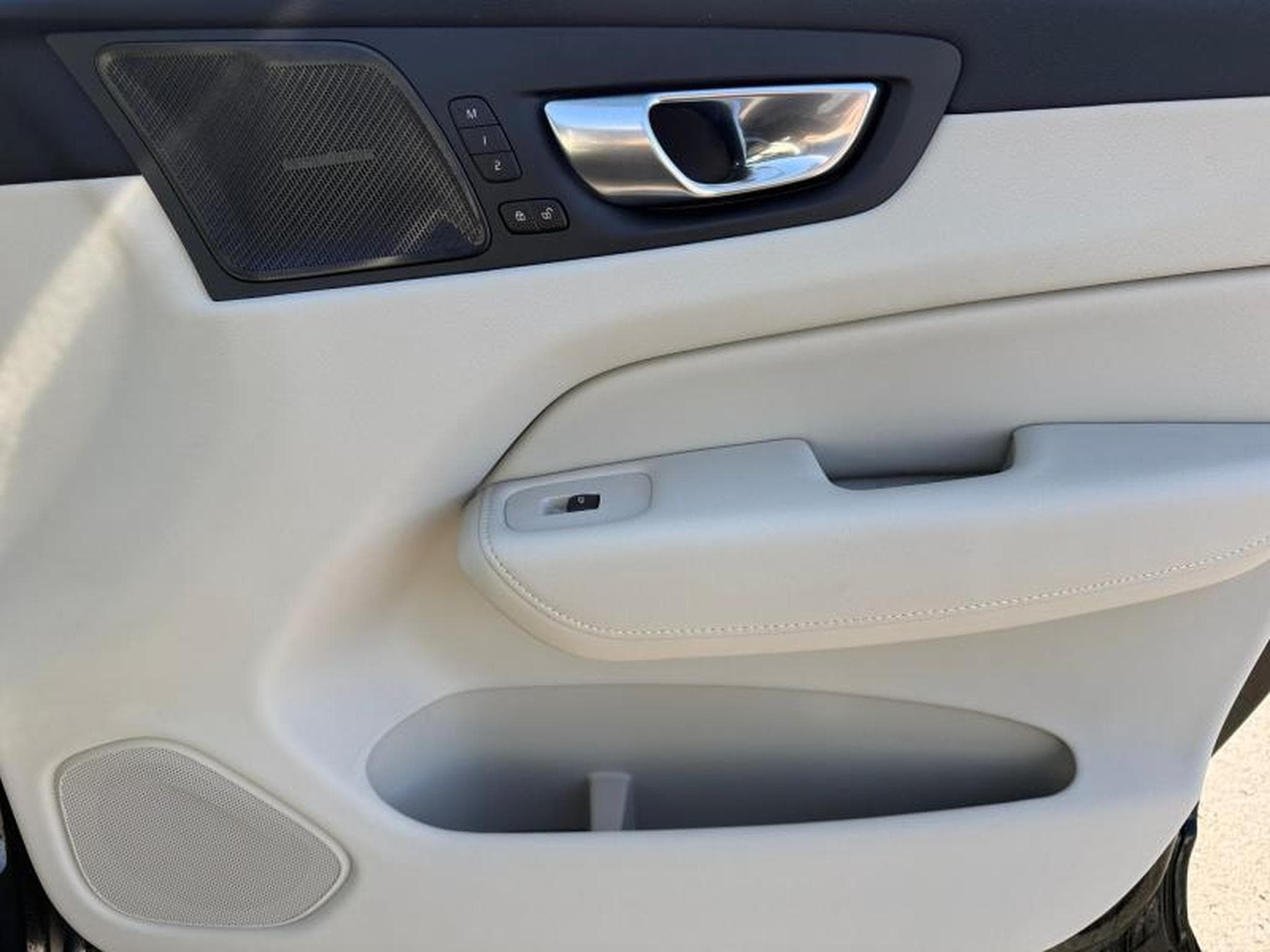 Volvo XC60 B4 Plus Dark / Essence (2023) - Photo 21