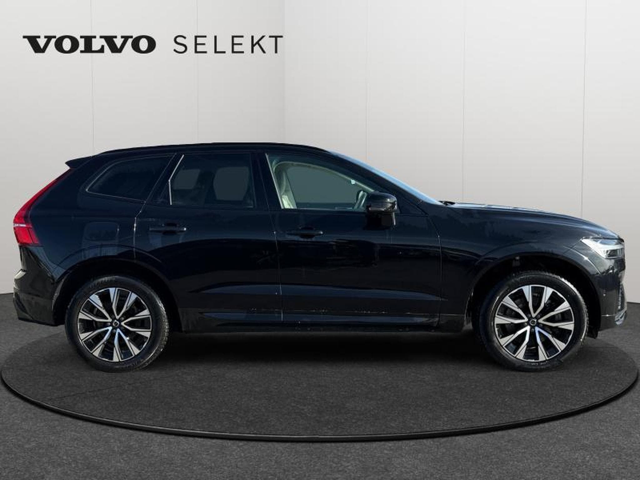 Volvo XC60 B4 Plus Dark / Essence (2023) - Photo 7