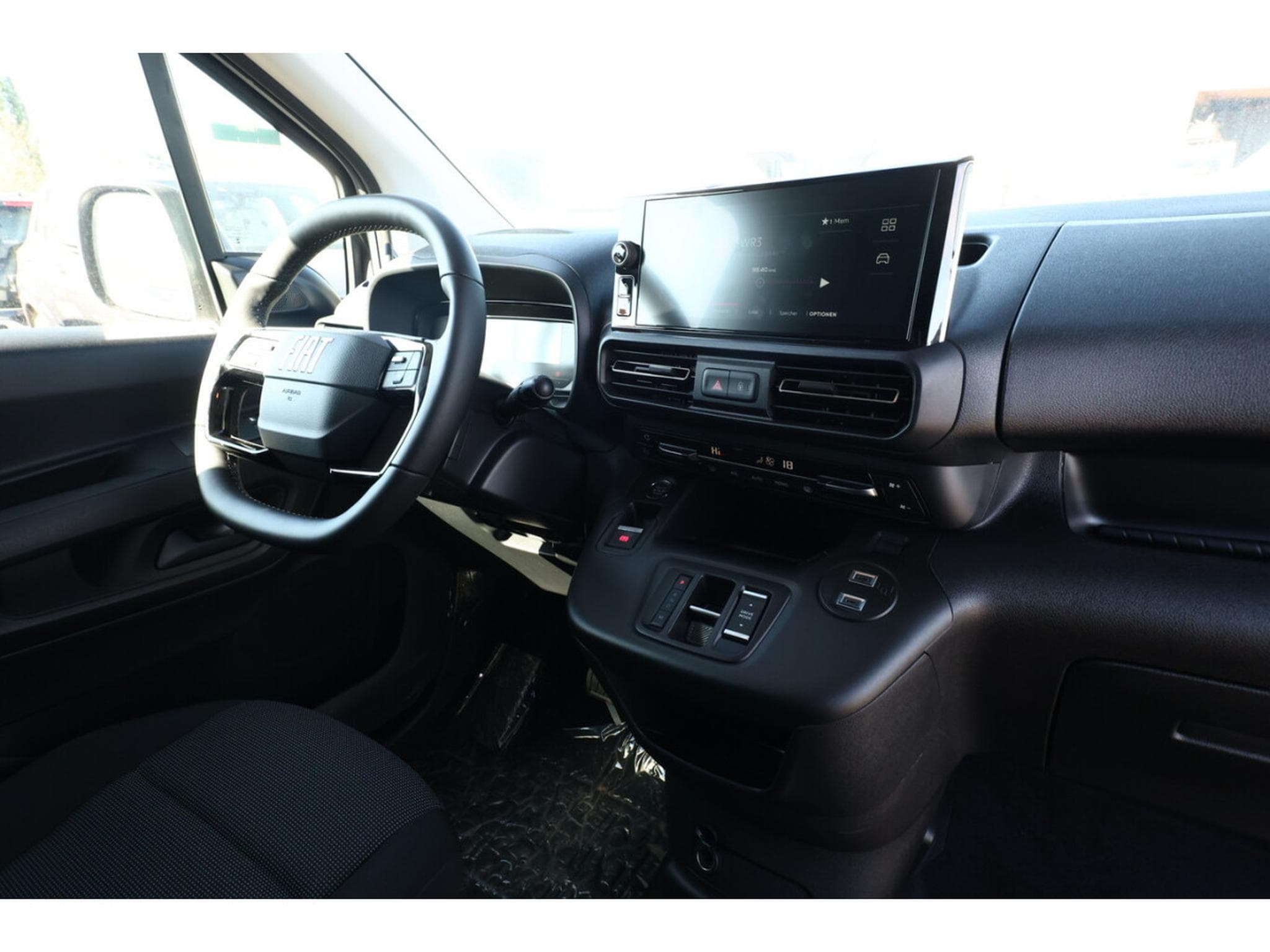 Fiat Doblo 1.5 BlueHDI 130 EAT8 L2H1 (2026) - Foto 8
