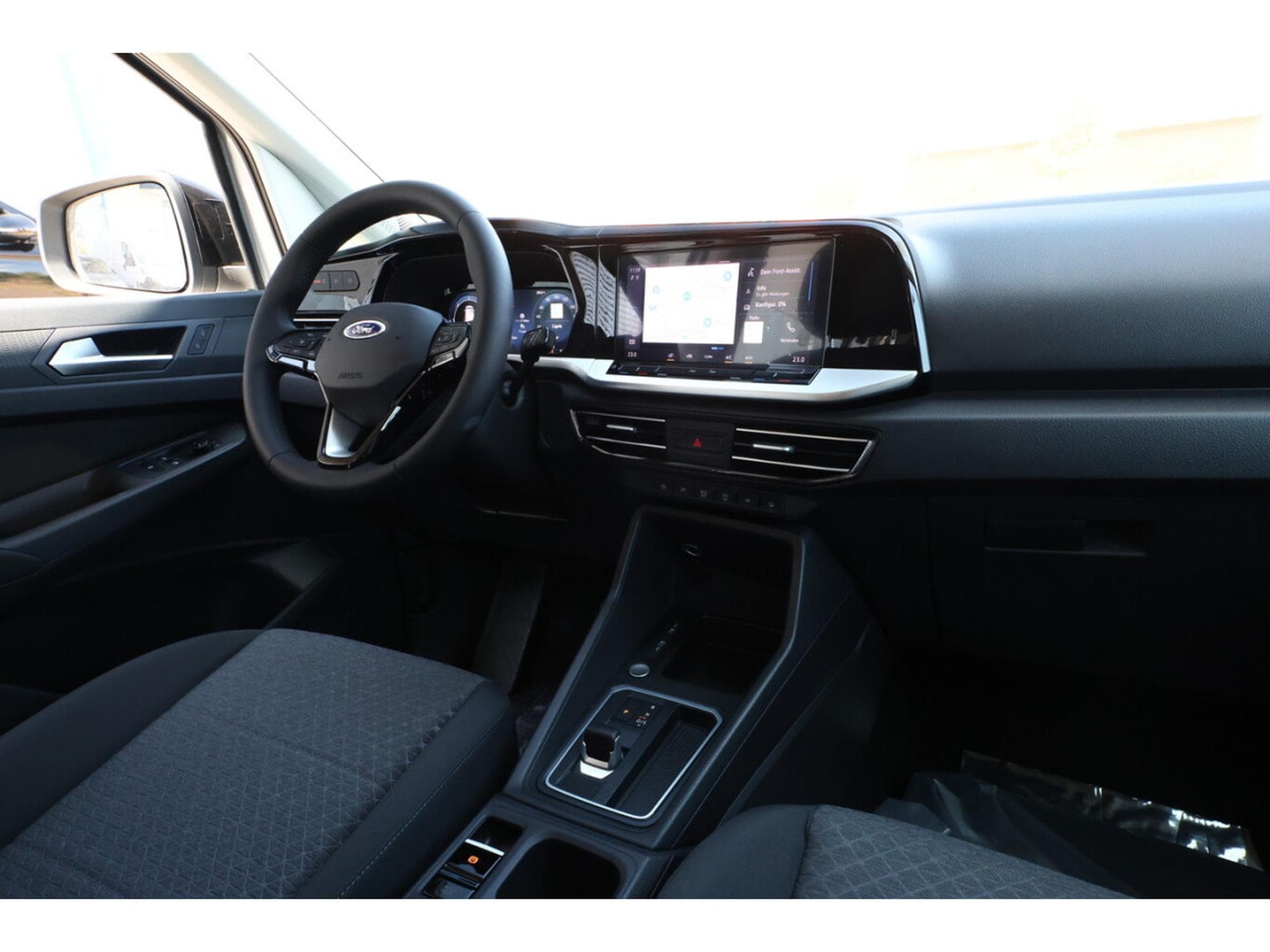 Ford Tourneo 2.0 TDi 122 Auto Titanium (2026) - Photo 10