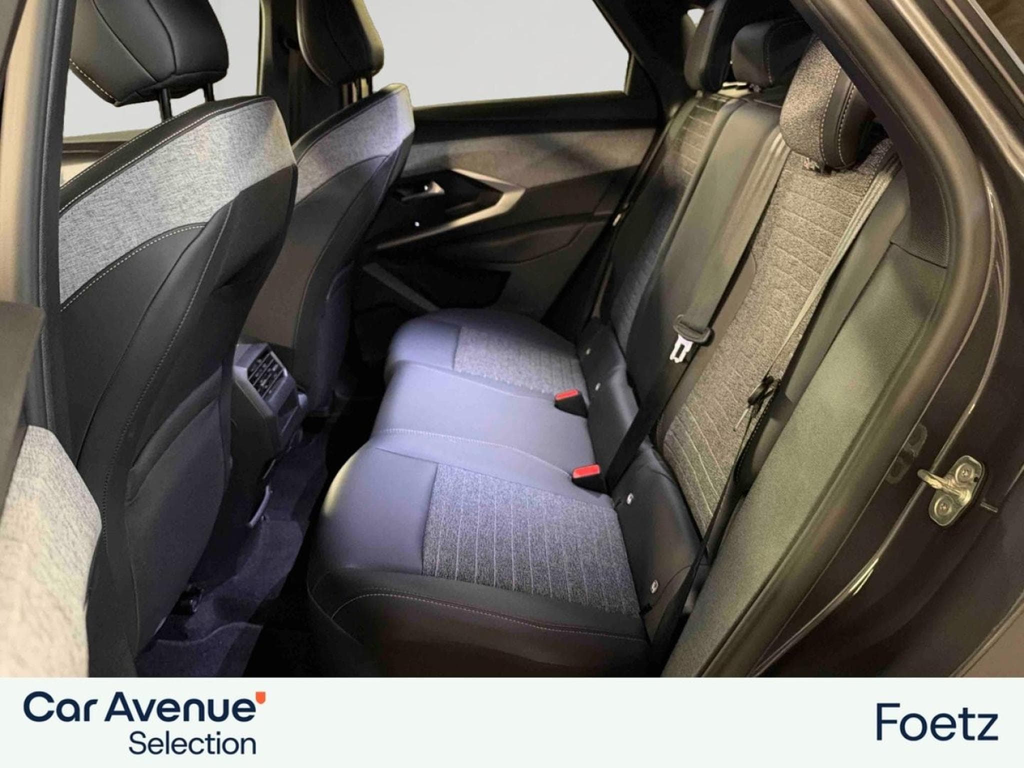 PEUGEOT 3008 1.2 Hybrid 136ch Allure e-DCS6 (2025) - Photo 9