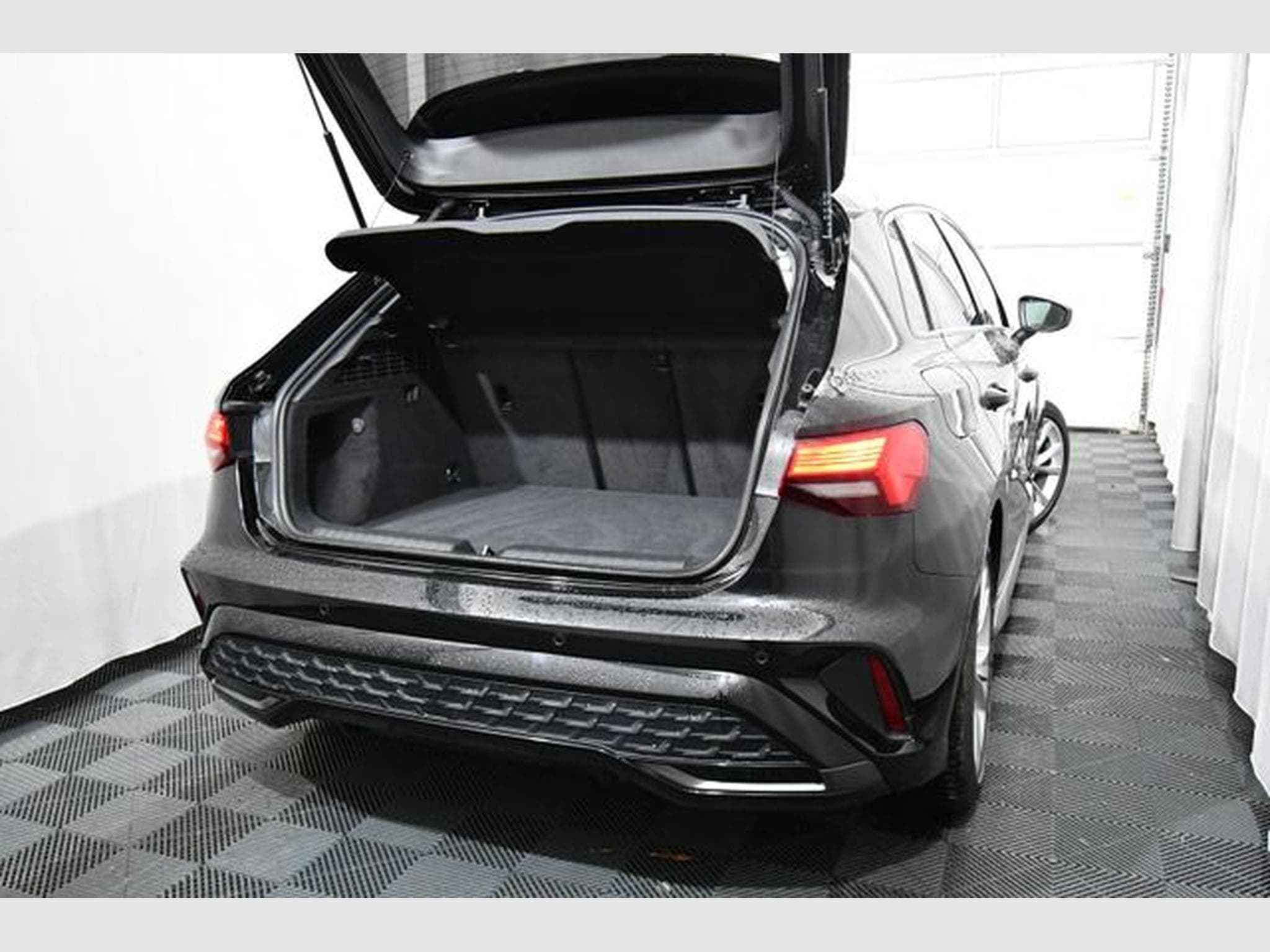 Audi A3 A3 Sportback 35 TFSI S line, Park A., Navi., ACC (2024) - Photo 4