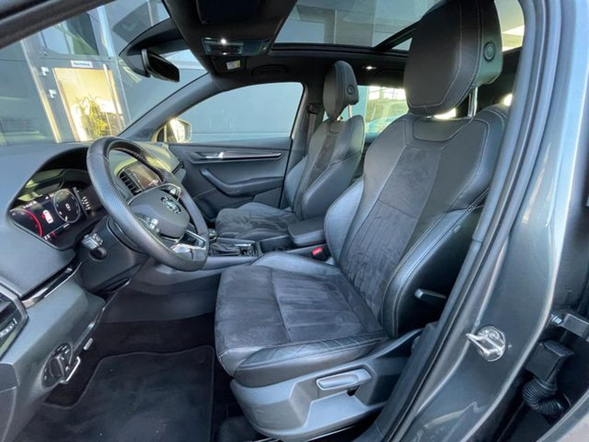 Skoda Karoq Karoq 2.0TDI DSG 4x4 Sportline AHK Pano 360° ACC (2023) - Photo 11