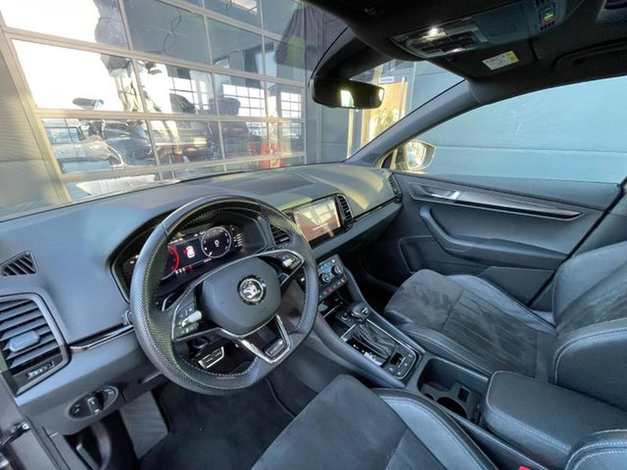 Skoda Karoq Karoq 2.0TDI DSG 4x4 Sportline AHK Pano 360° ACC (2023) - Photo 12