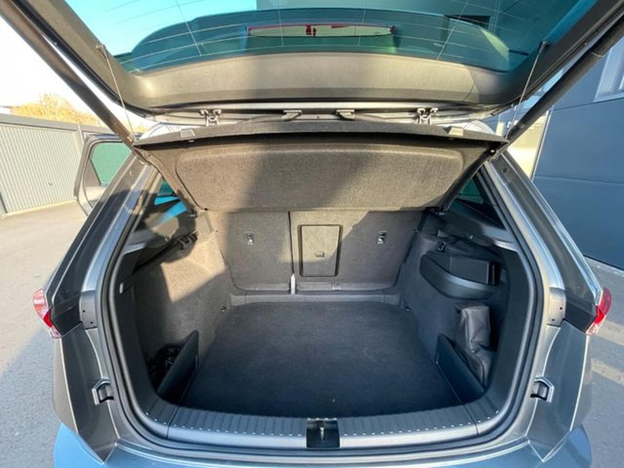 Skoda Karoq Karoq 2.0TDI DSG 4x4 Sportline AHK Pano 360° ACC (2023) - Photo 14