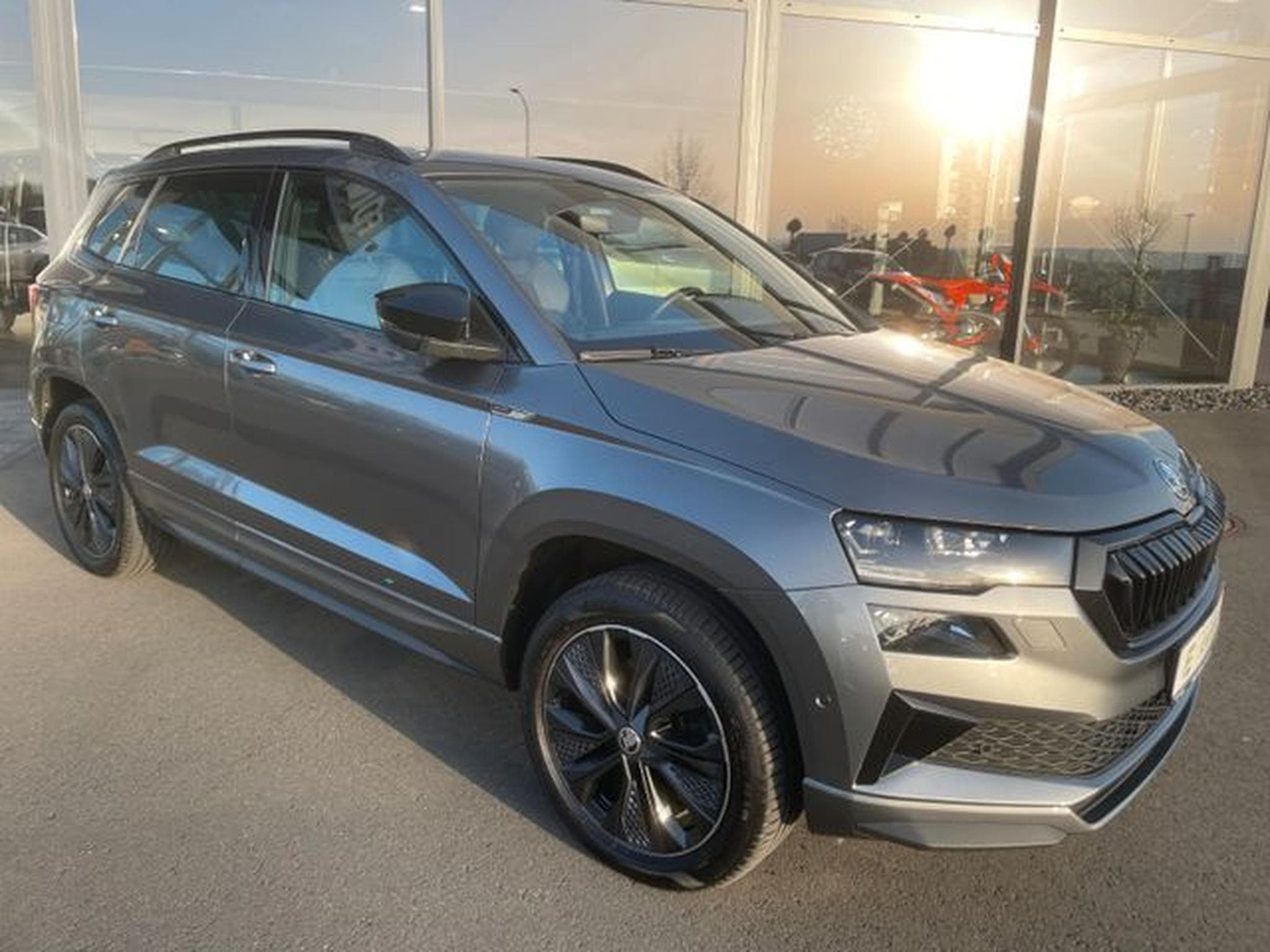 Skoda Karoq Karoq 2.0TDI DSG 4x4 Sportline AHK Pano 360° ACC (2023) - Photo 4