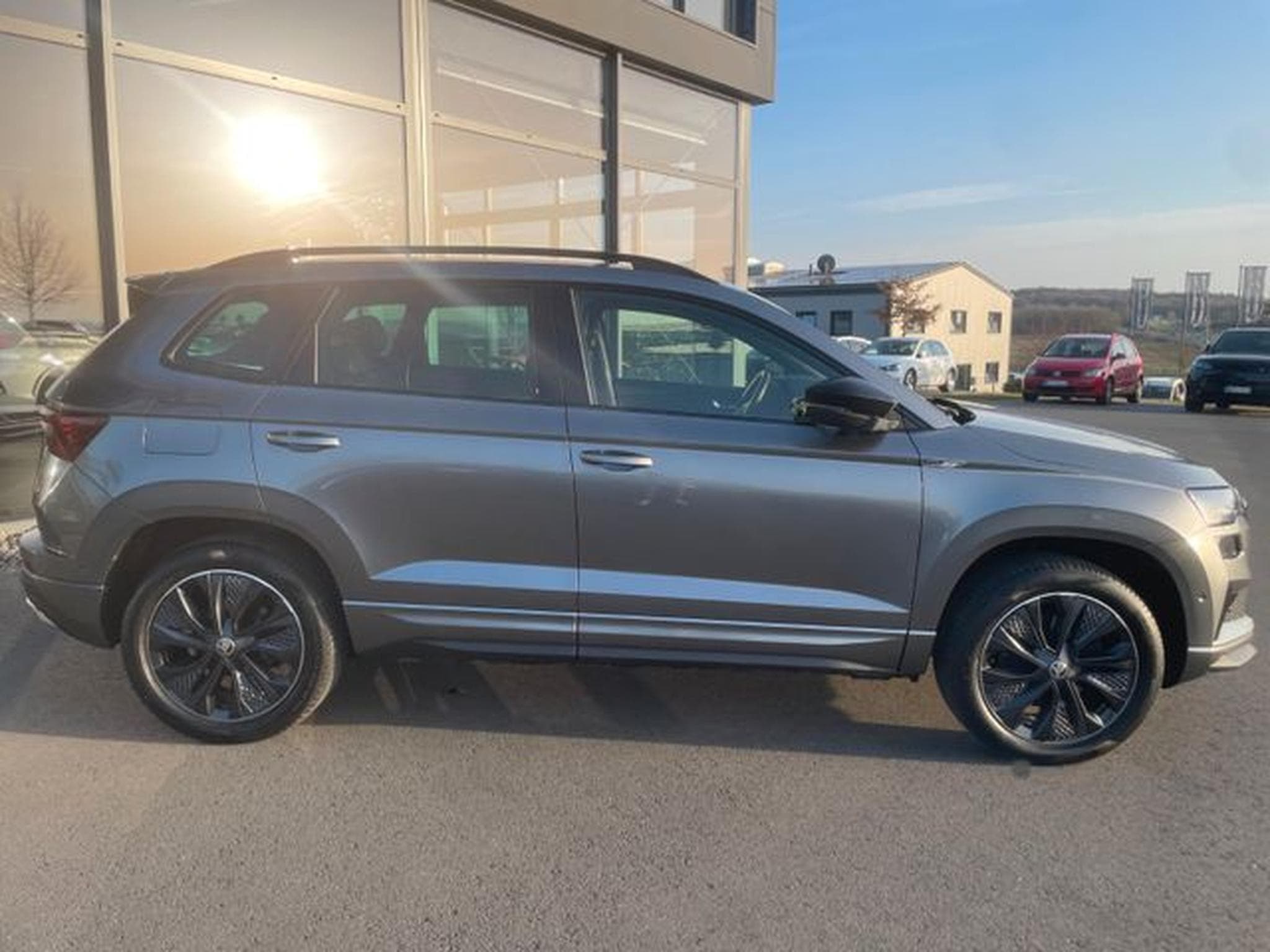 Skoda Karoq Karoq 2.0TDI DSG 4x4 Sportline AHK Pano 360° ACC (2023) - Photo 6