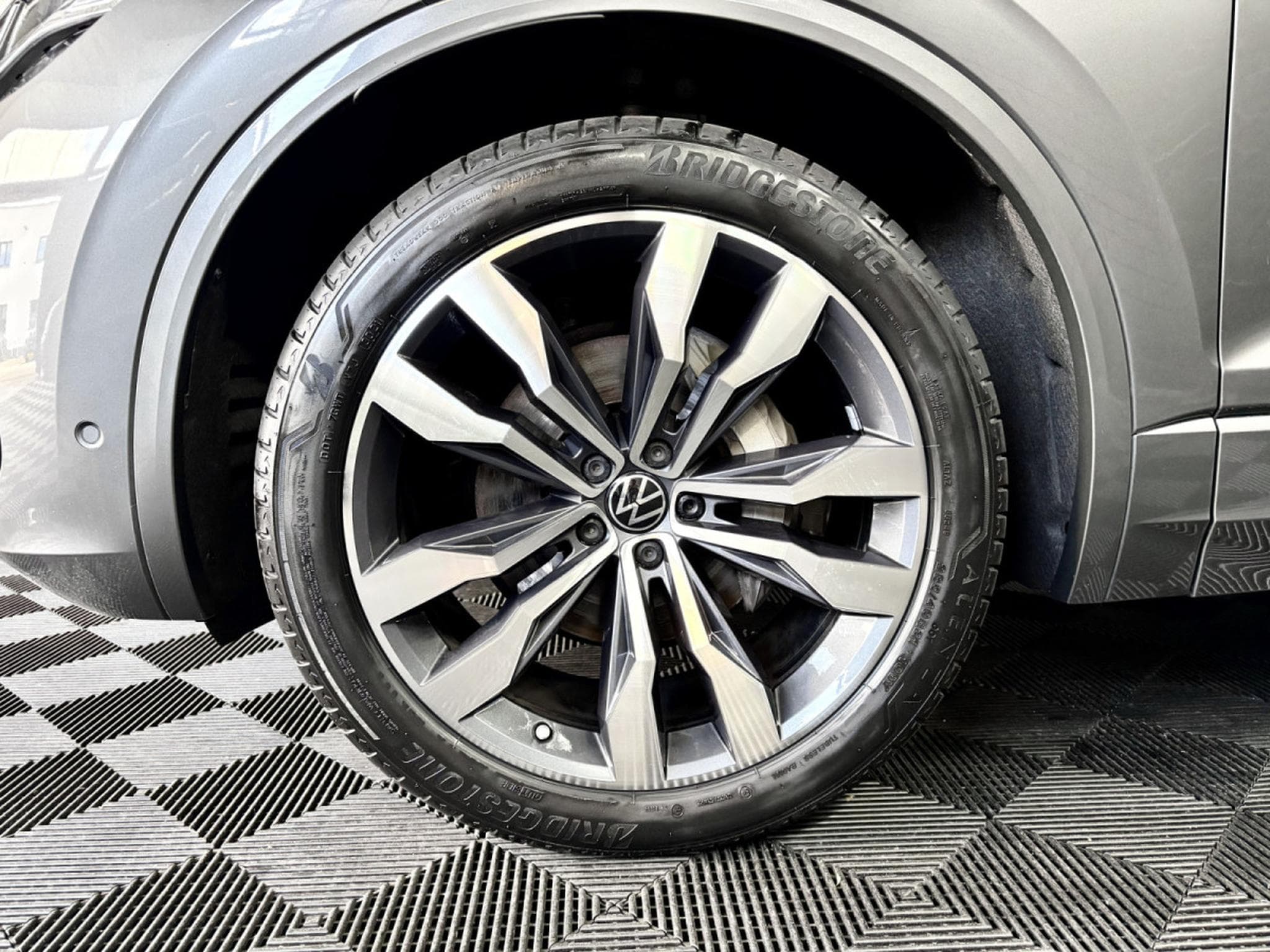 VW Touareg R-Line 4Motion 3.0 TDI 231 CV *PANO *MATRIX* 360° * ATTELAGE (2022) - Foto 25