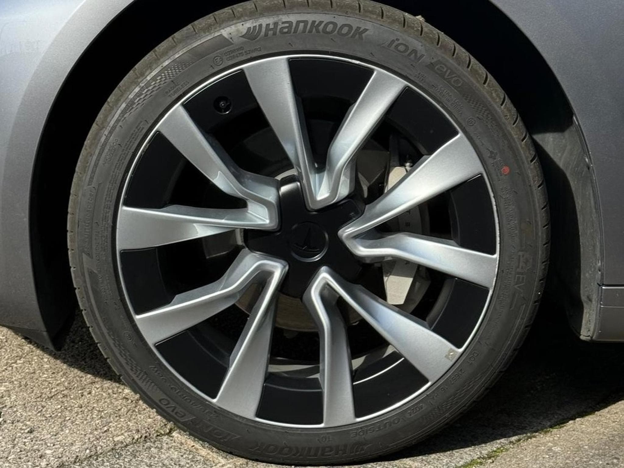 Tesla Model 3 Highland (2025) - Photo 4