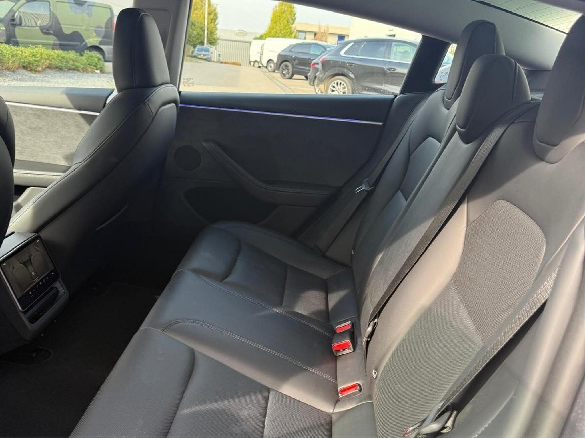 Tesla Model 3 Highland (2025) - Photo 10