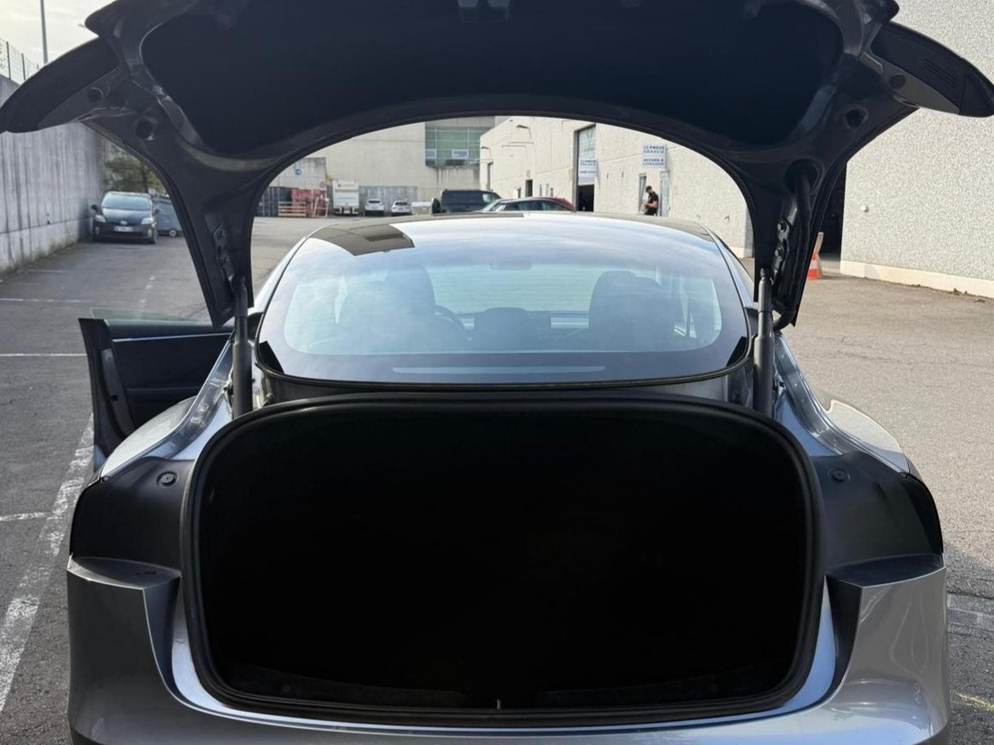 Tesla Model 3 Highland (2025) - Photo 12