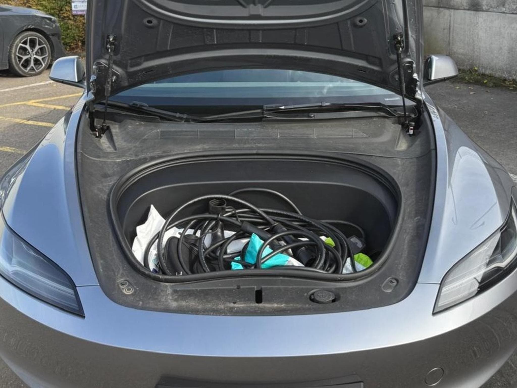 Tesla Model 3 Highland (2025) - Photo 13