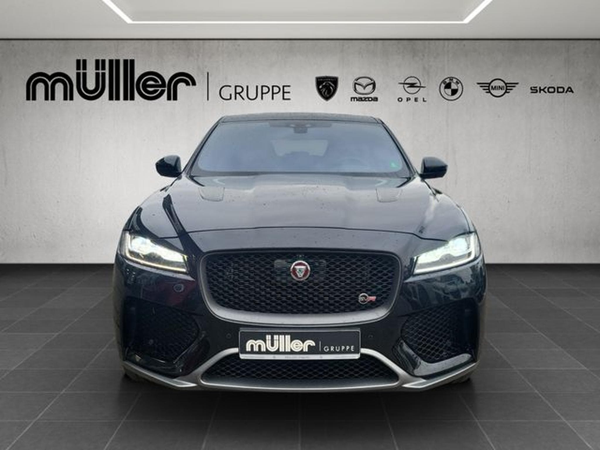 Jaguar F-Pace F-Pace SVR 4WD Head-Up DAB LED WLAN RFK AHK PDC (2020) - Foto 2