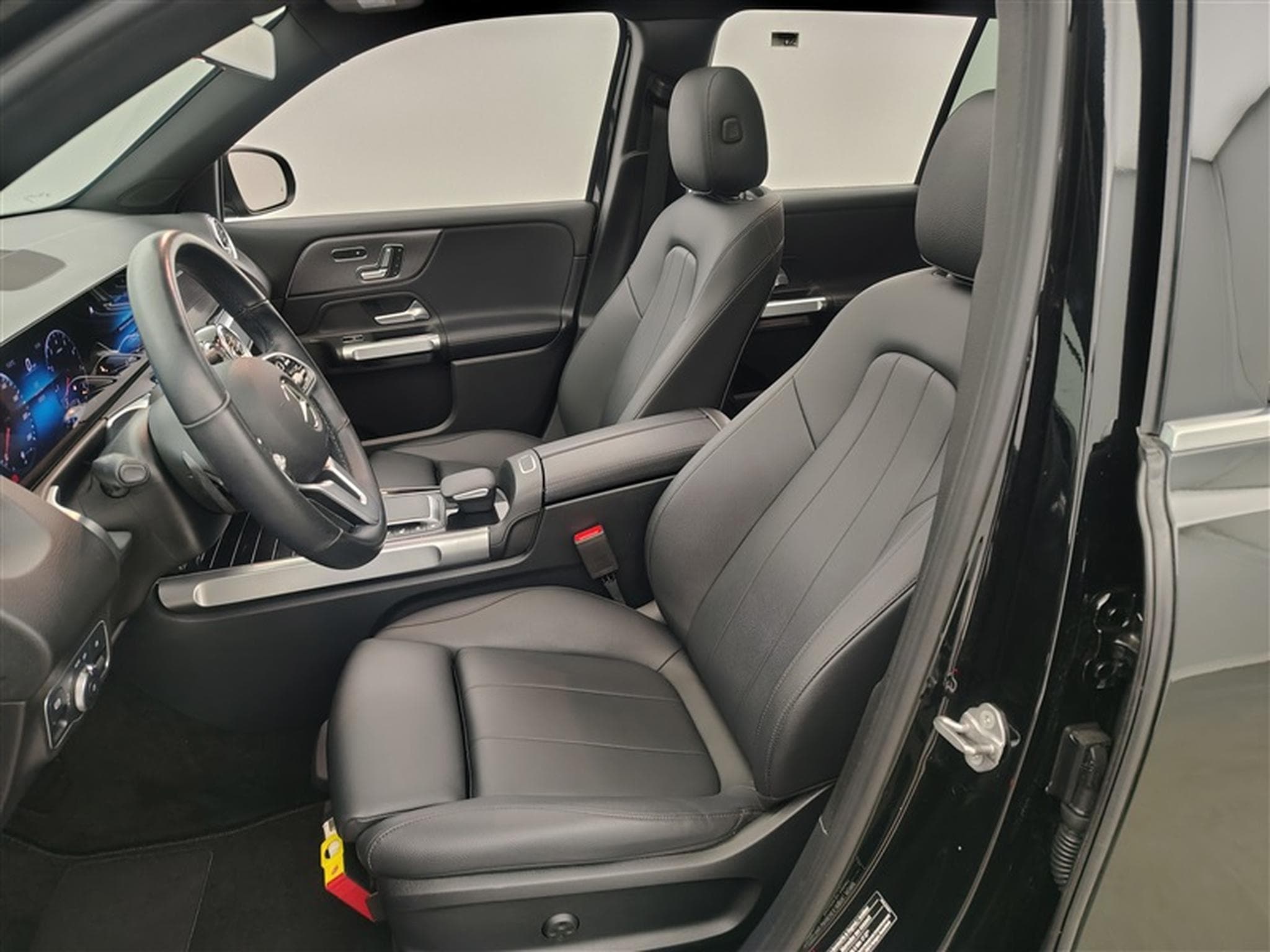 Mercedes GLB 180 GLB 180 Business Solution CUIR/NAVI/FULL LED/JA18 (2021) - Photo 7