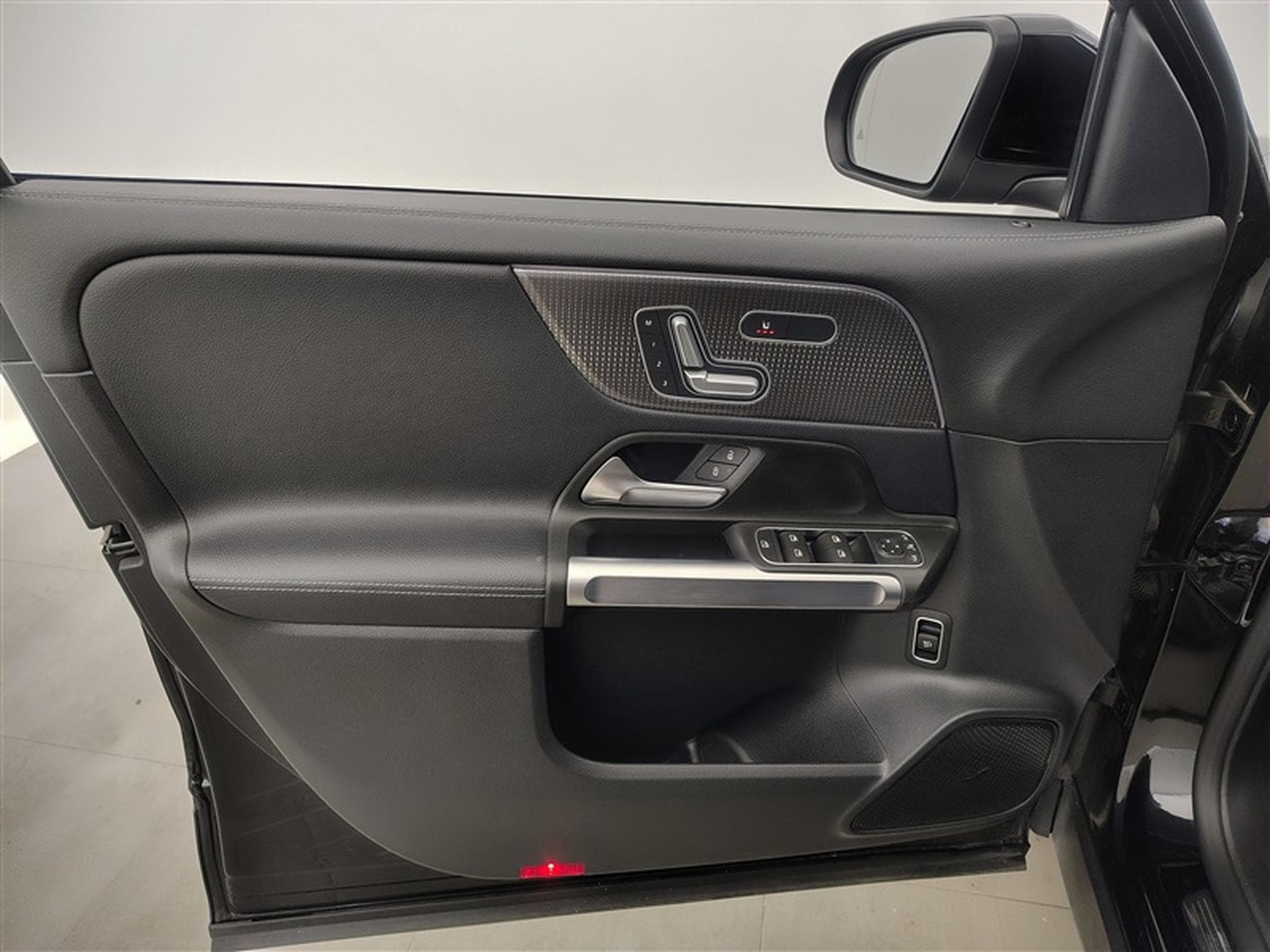Mercedes GLB 180 GLB 180 Business Solution CUIR/NAVI/FULL LED/JA18 (2021) - Photo 17
