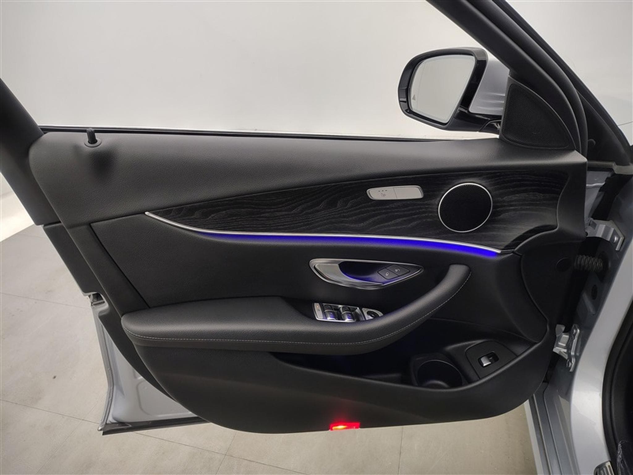 Mercedes E 200 E200 d 9G-Tronic Avantgarde CUIR / NAVI / FULL LED (2020) - Photo 17