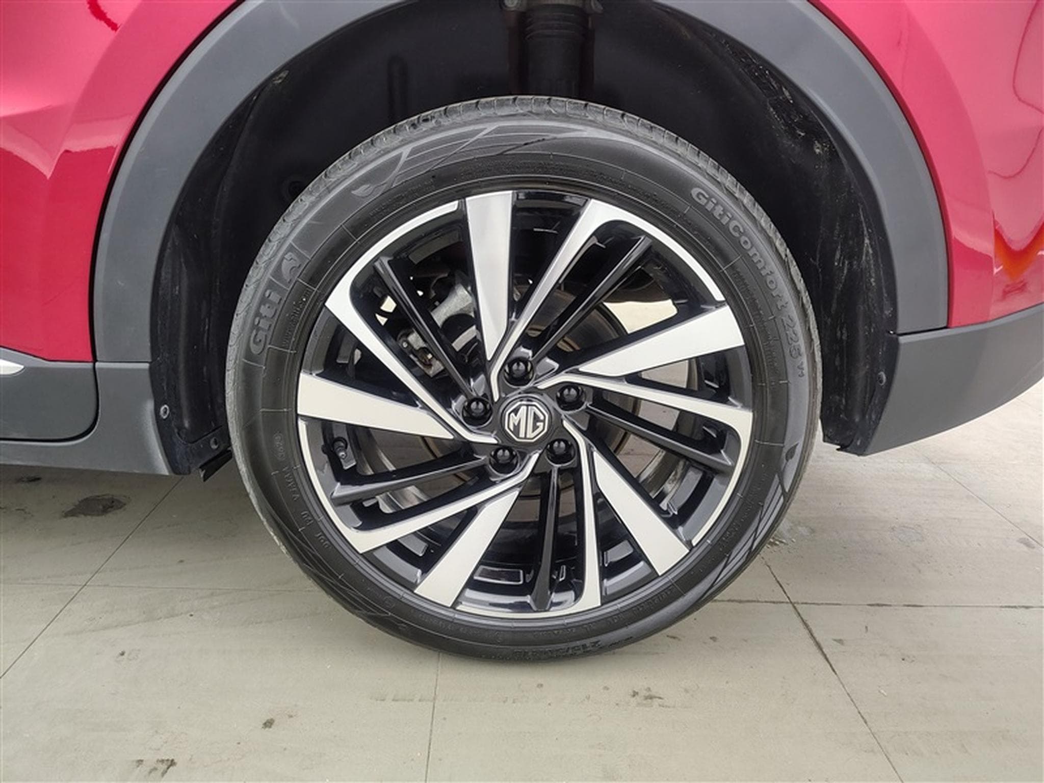 MG ZS Hybrid+ 1.5 Luxury (2025) - Photo 6