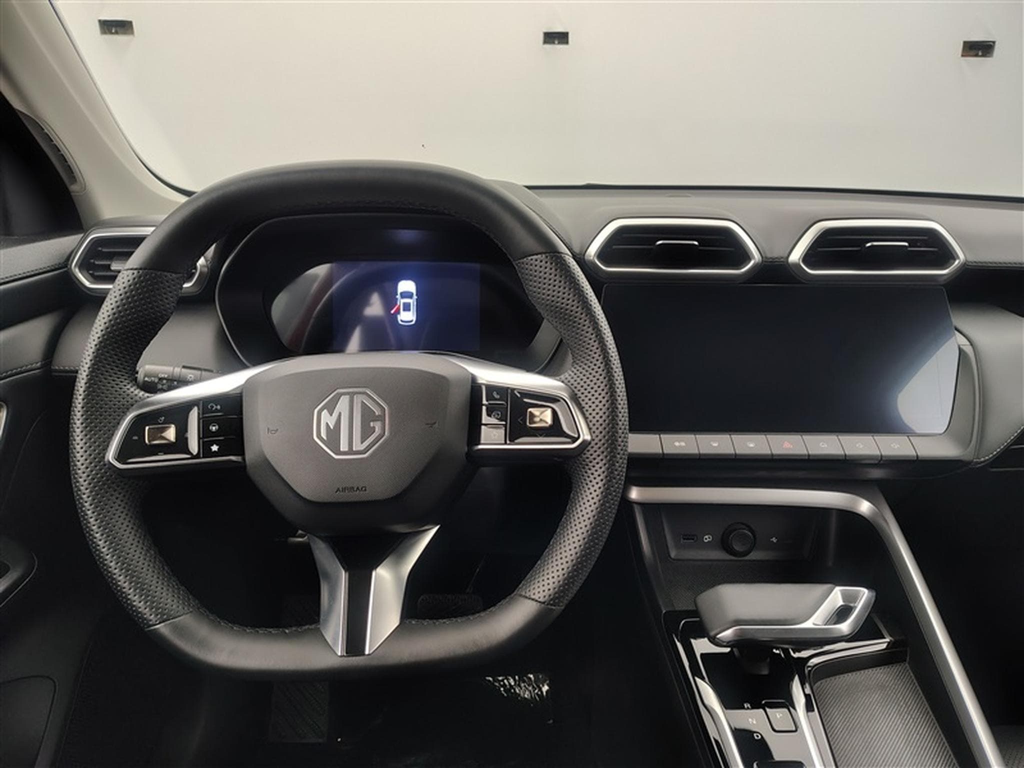 MG ZS Hybrid+ 1.5 Luxury (2025) - Photo 9