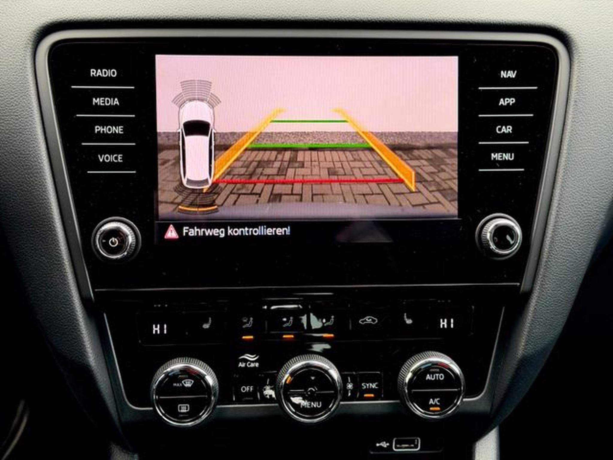 Skoda Octavia Octavia Combi RS 2.0 TDI DSG 4x4 /LED/ACC/AHK/ (2020) - Photo 17