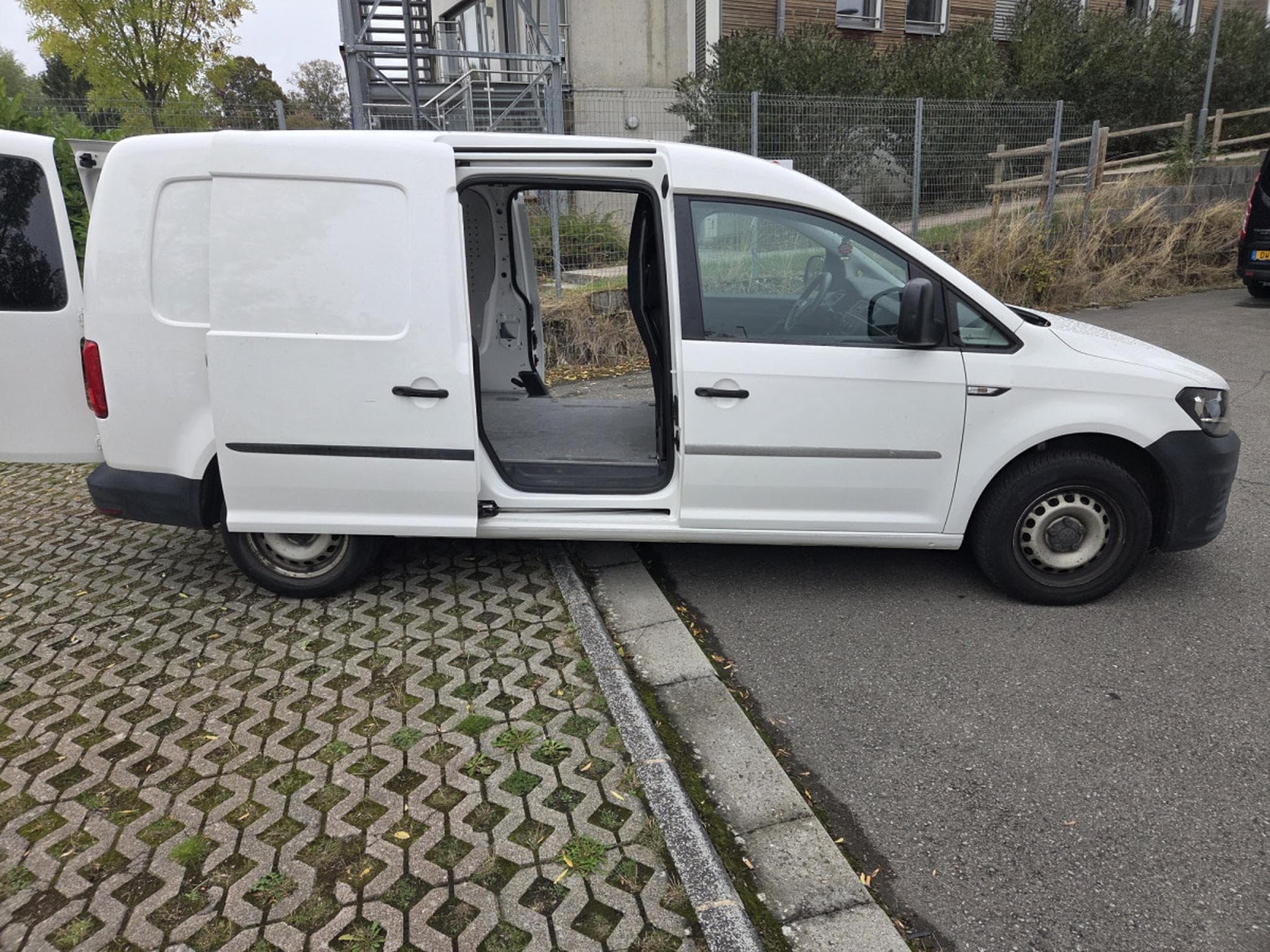 VW Caddy Maxi Cargo 2.0 TDI 102 CV  Garantie 12 Mois (2019) - Photo 4