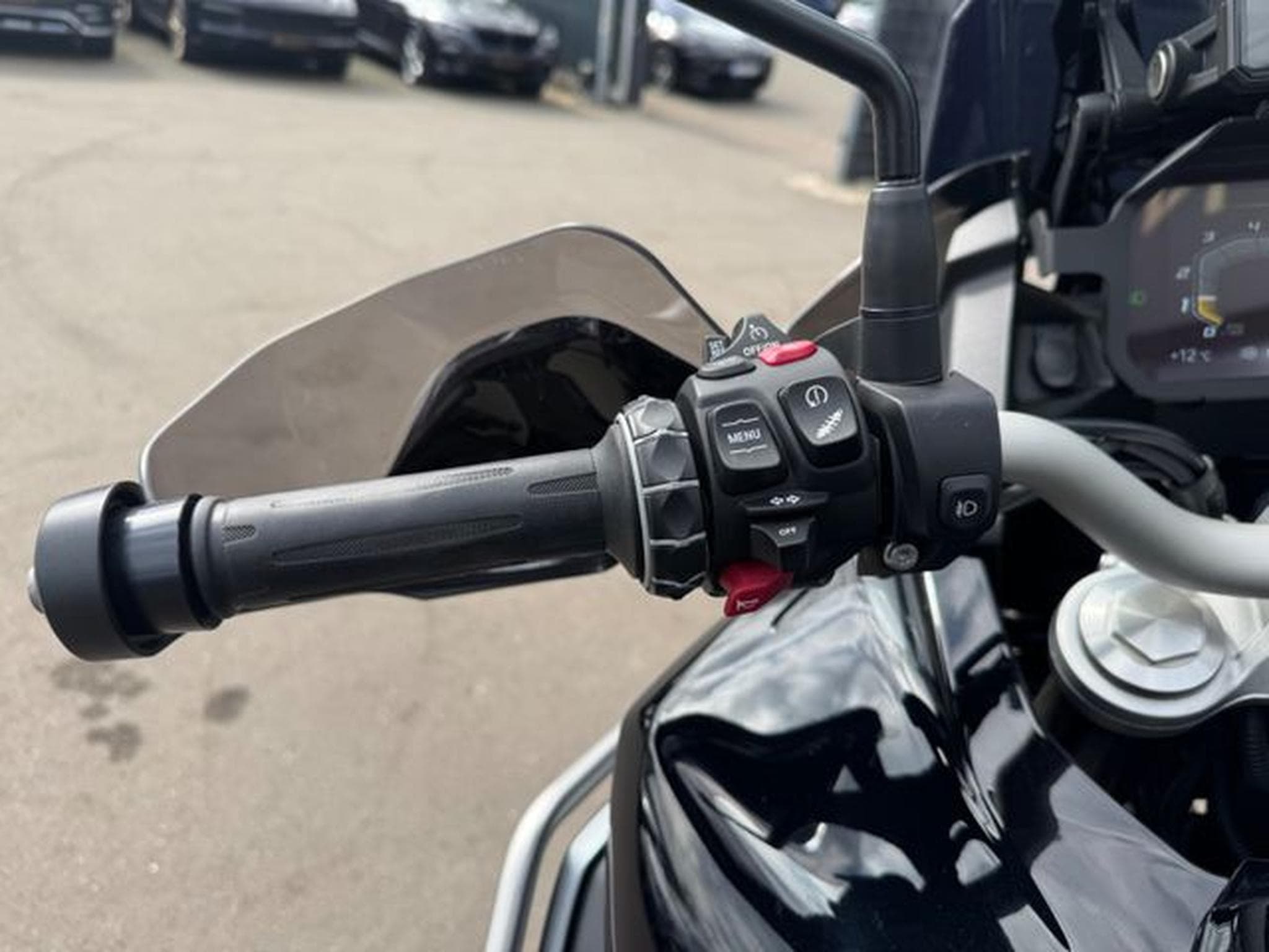 BMW 850 F 850 GS ADVENTURE TRIPLE BLACK *NAVI*LED*TOP* (2023) - Foto 10