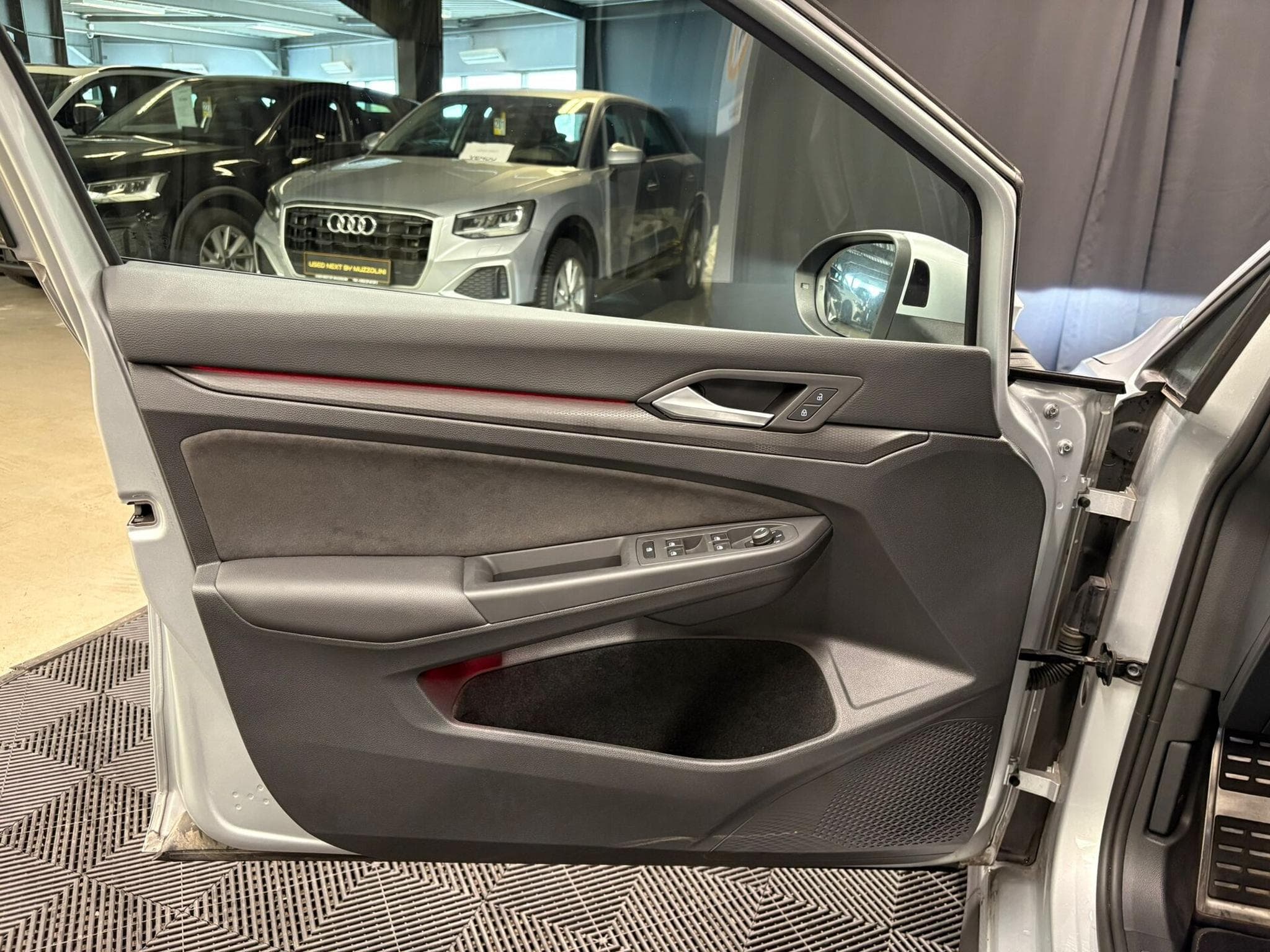 VW Golf GTD 2.0 TDI 200CV CAMERA/NAVI/CARPLAY (2022) - Foto 12