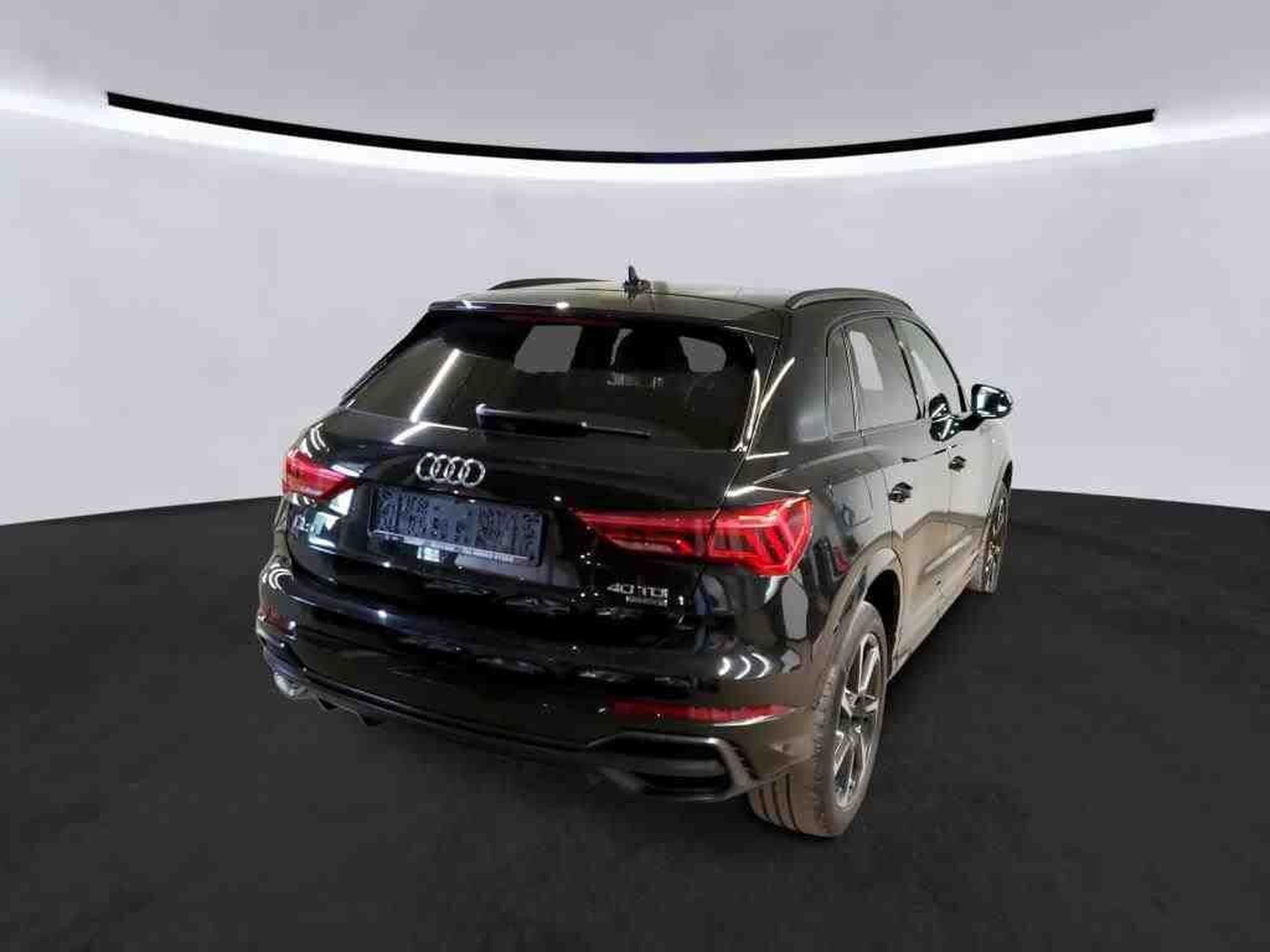 Audi Q3 S line Quattro 2.0 40 TDI 200 CV DSG7 S tronic (2022) - Foto 3