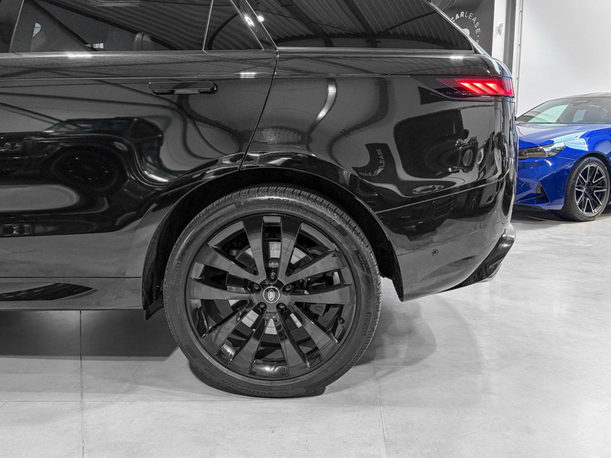 Land-Rover Range Rover Sport P530 V8 AUTOBIOGRAPHY+ 4 WINTER WHEELS (2025) - Photo 24