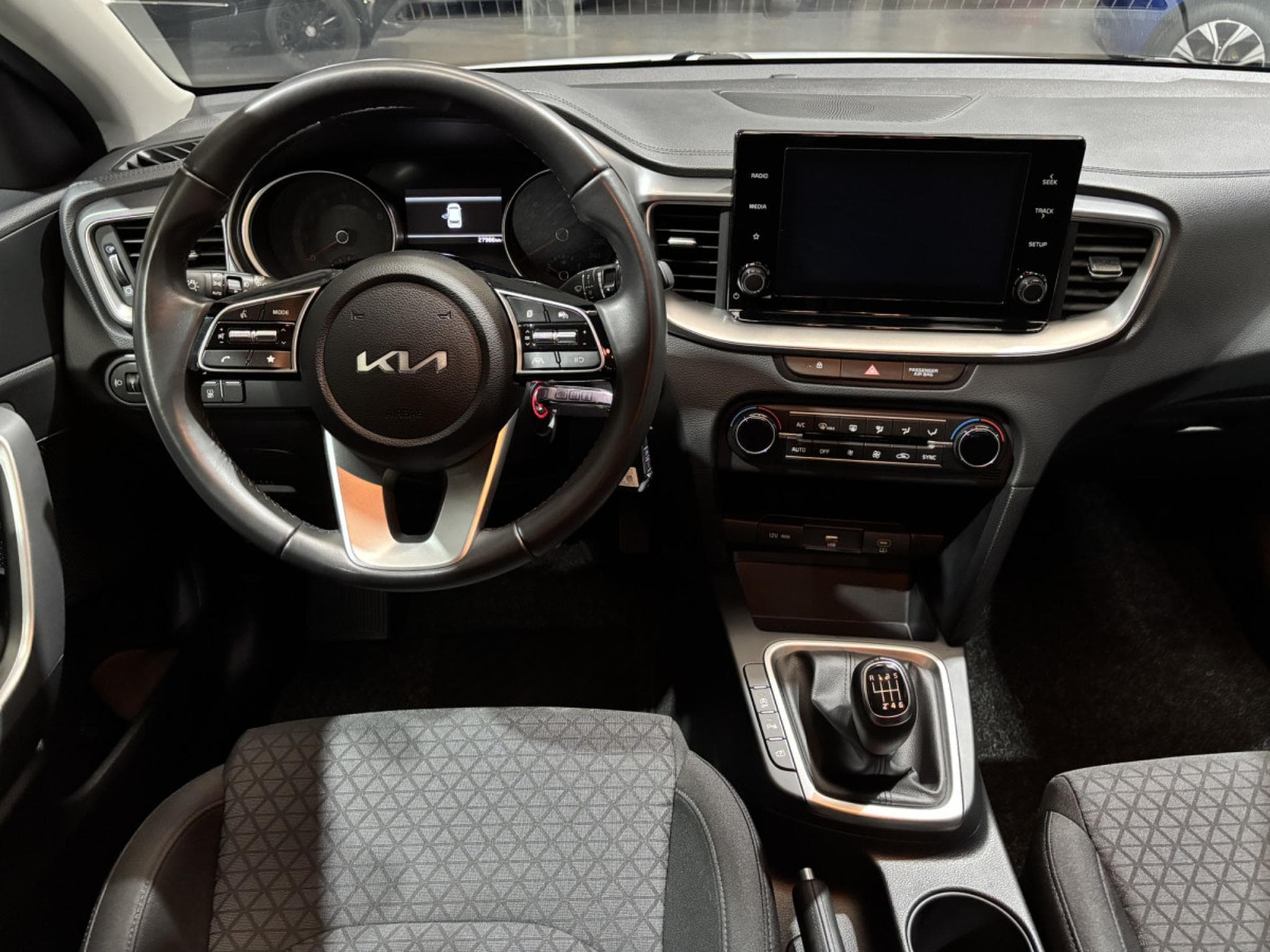 Kia Ceed 1.5 T VISION (2024) - Photo 11
