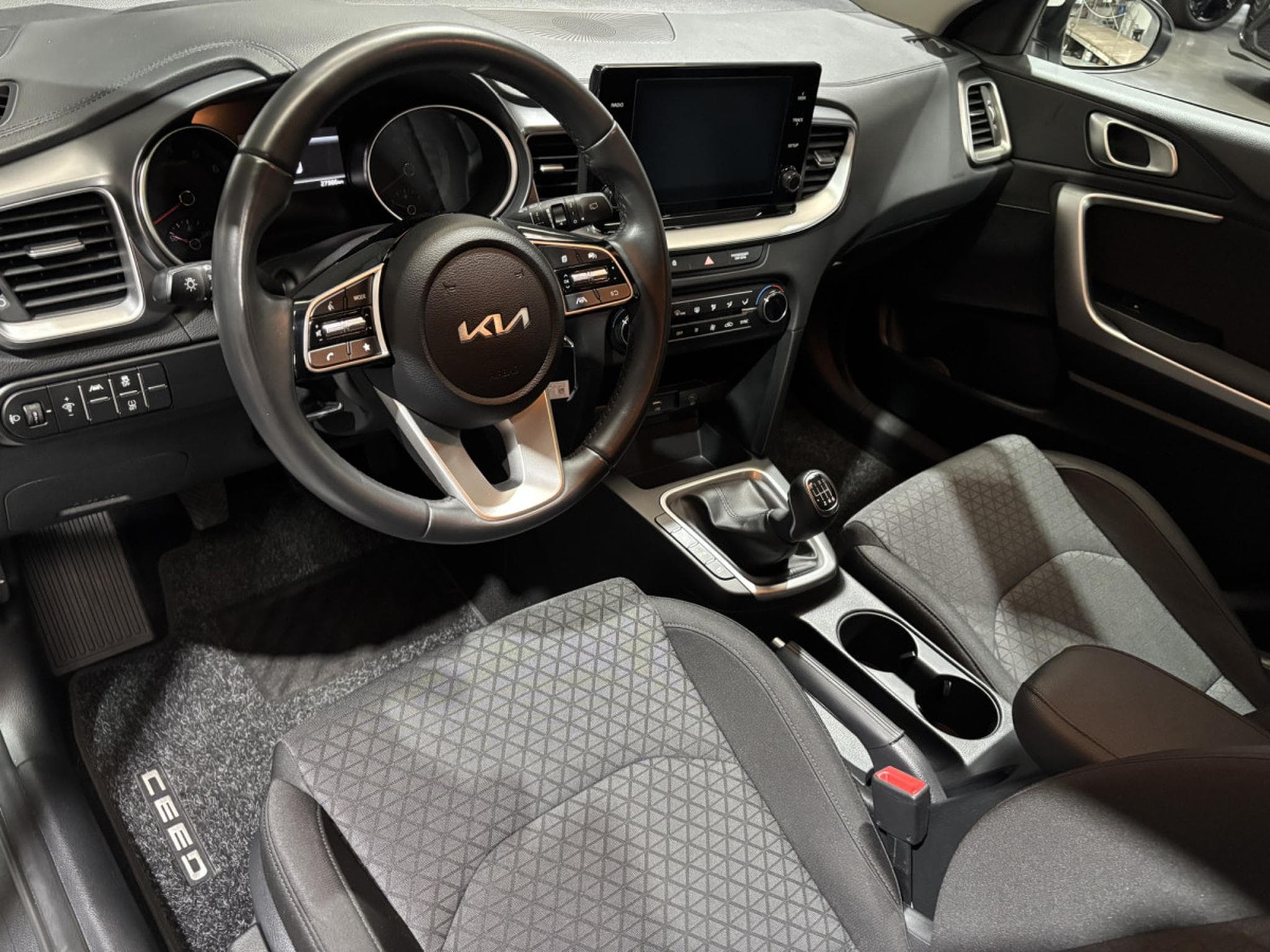 Kia Ceed 1.5 T VISION (2024) - Photo 10