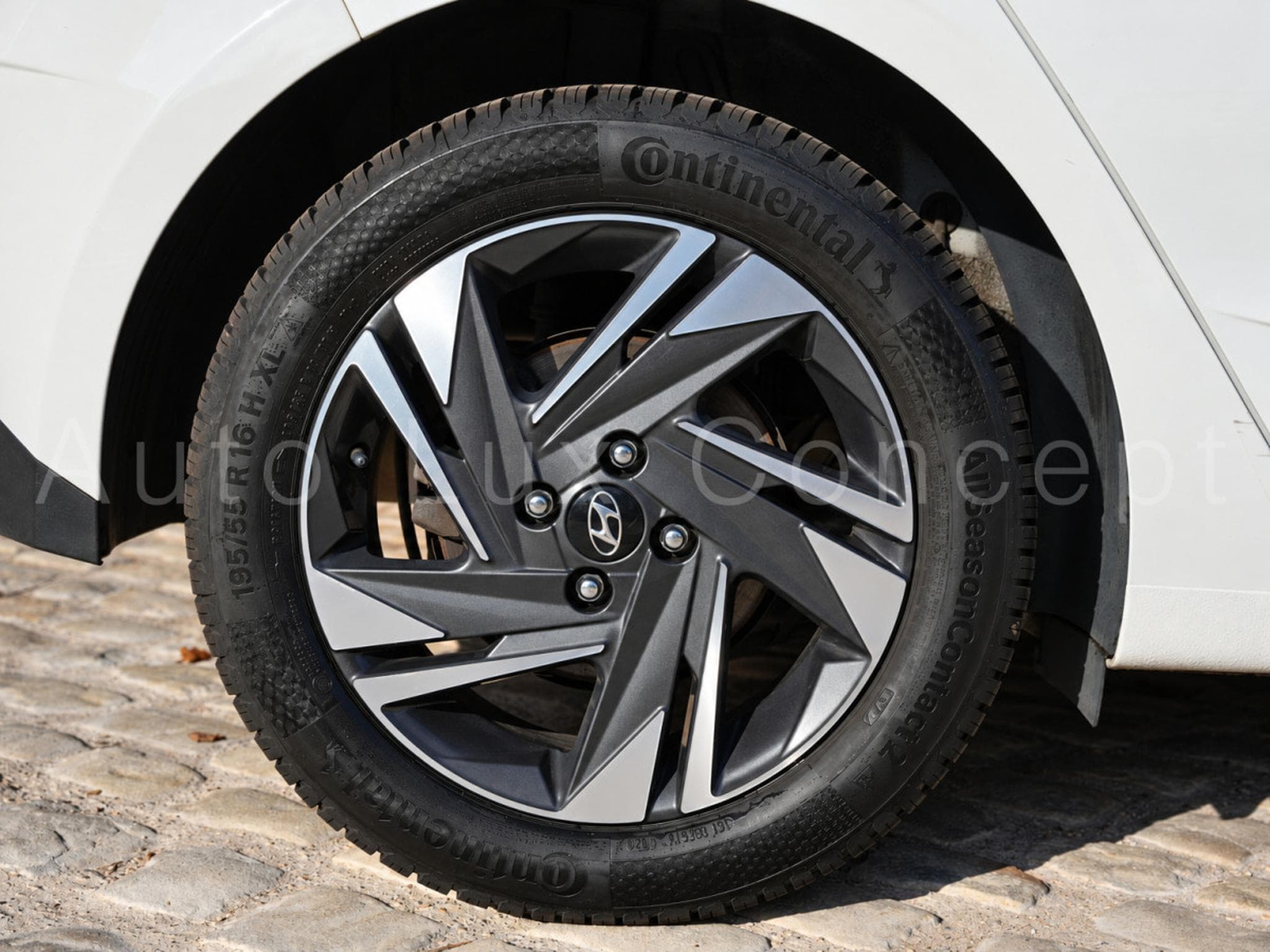 Hyundai i20 1.0 T-GDi 100 48V Hybrid TECHNO 6iMT (2021) - Photo 11